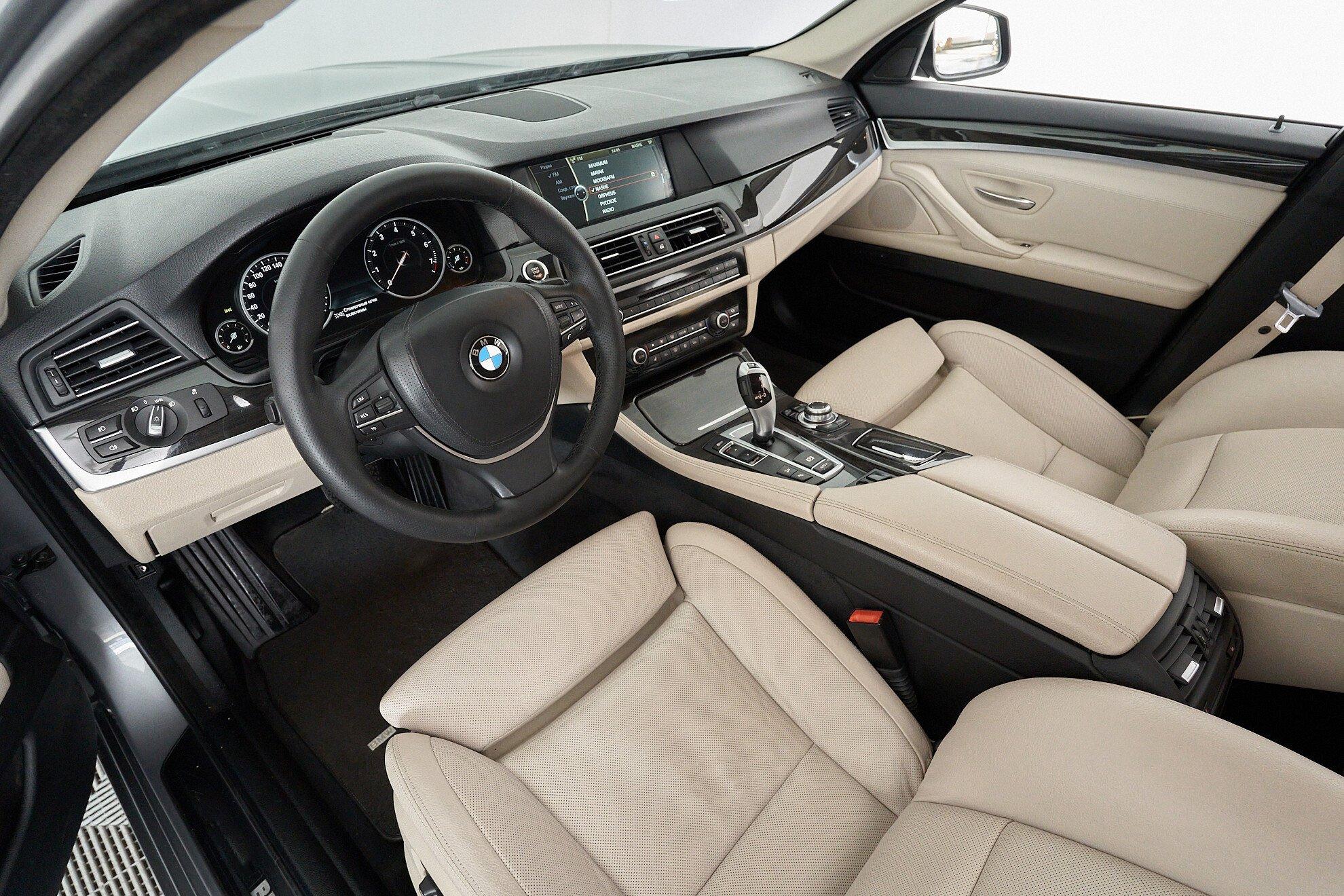 BMW 5 серии 2012, серый