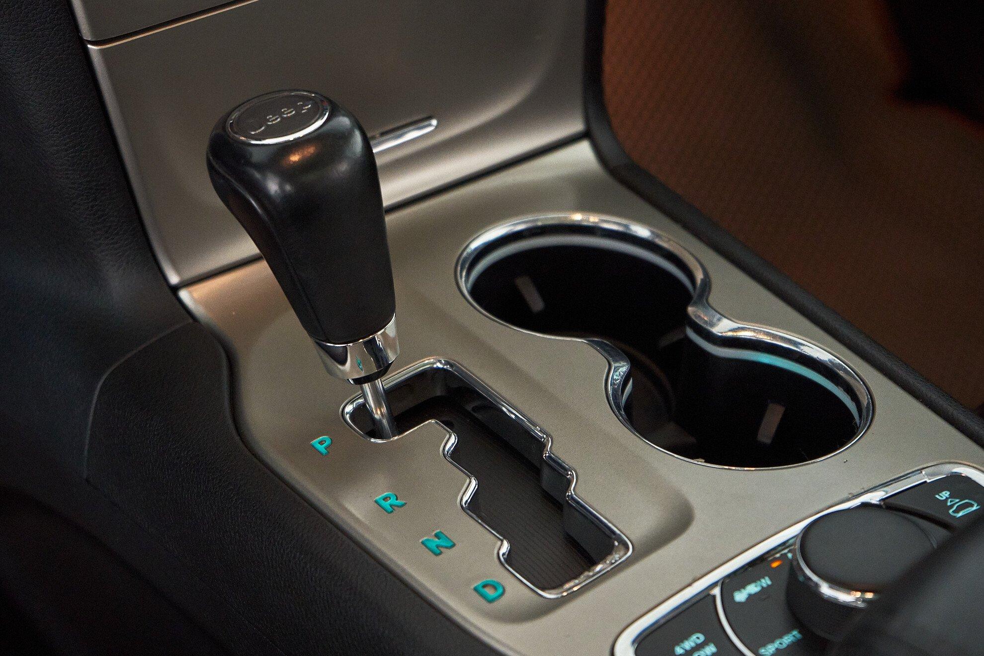 Jeep Grand Cherokee 2011, серый