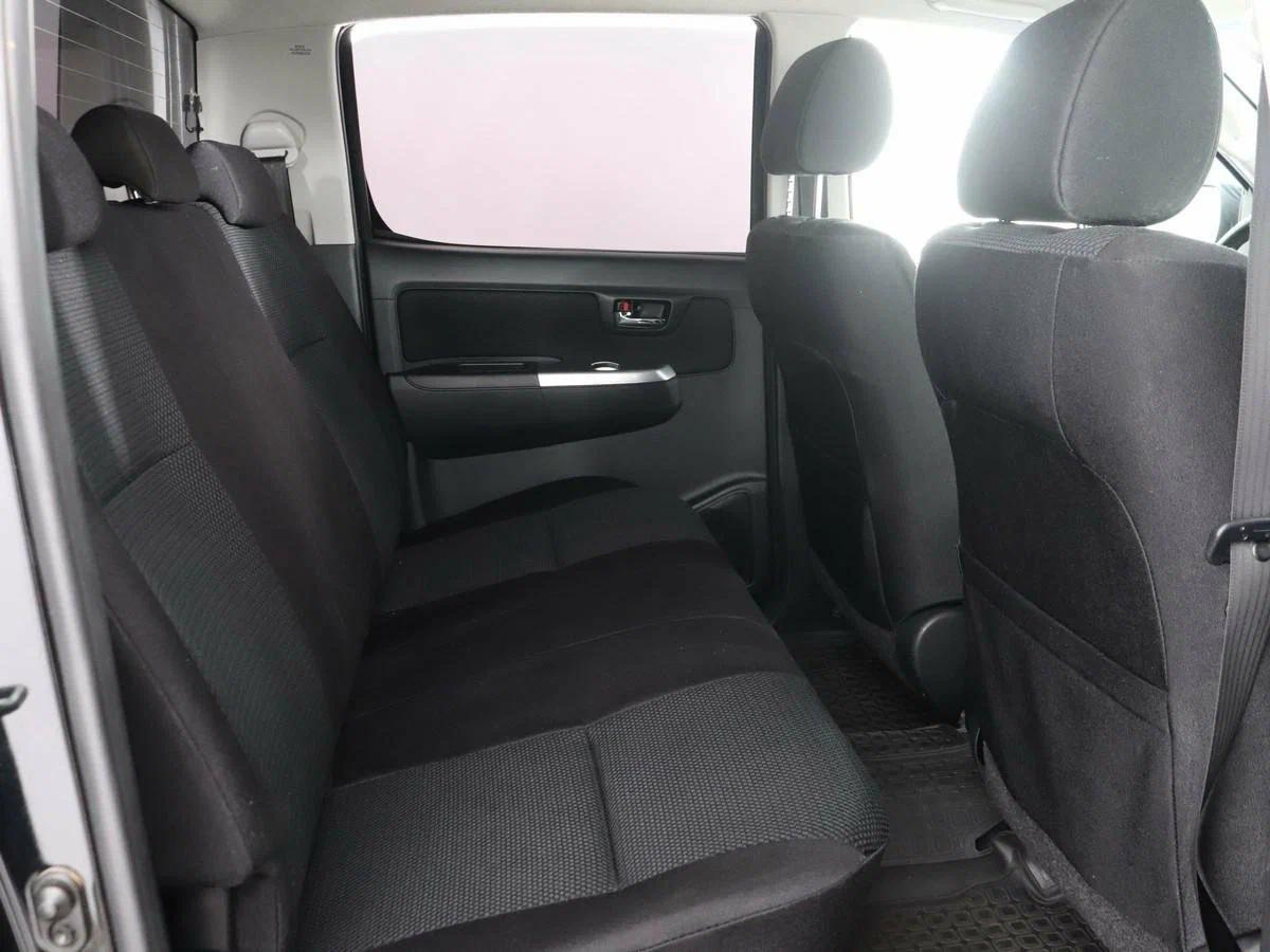 Toyota Hilux 2012, черный