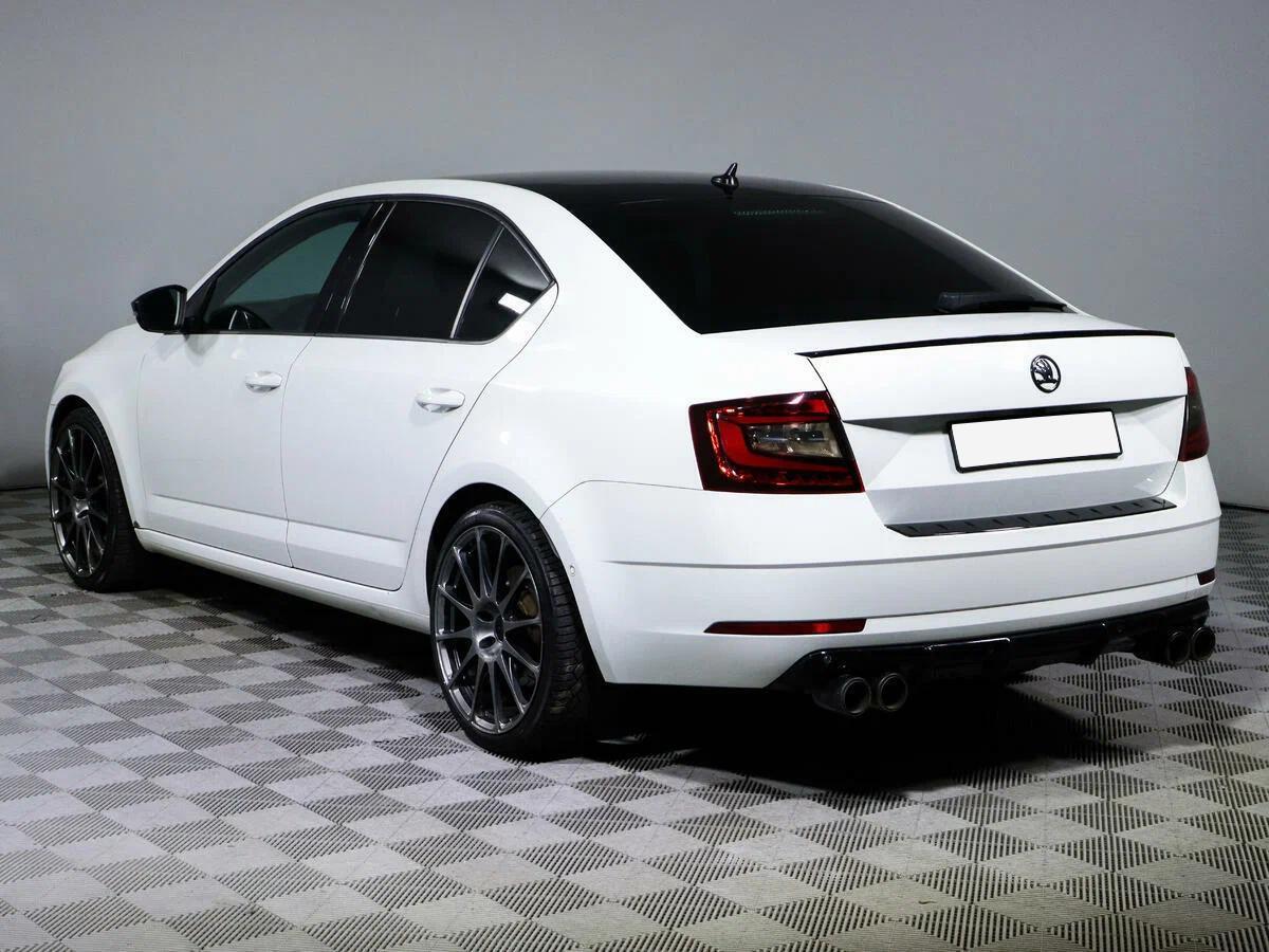 Skoda Octavia 2018, белый
