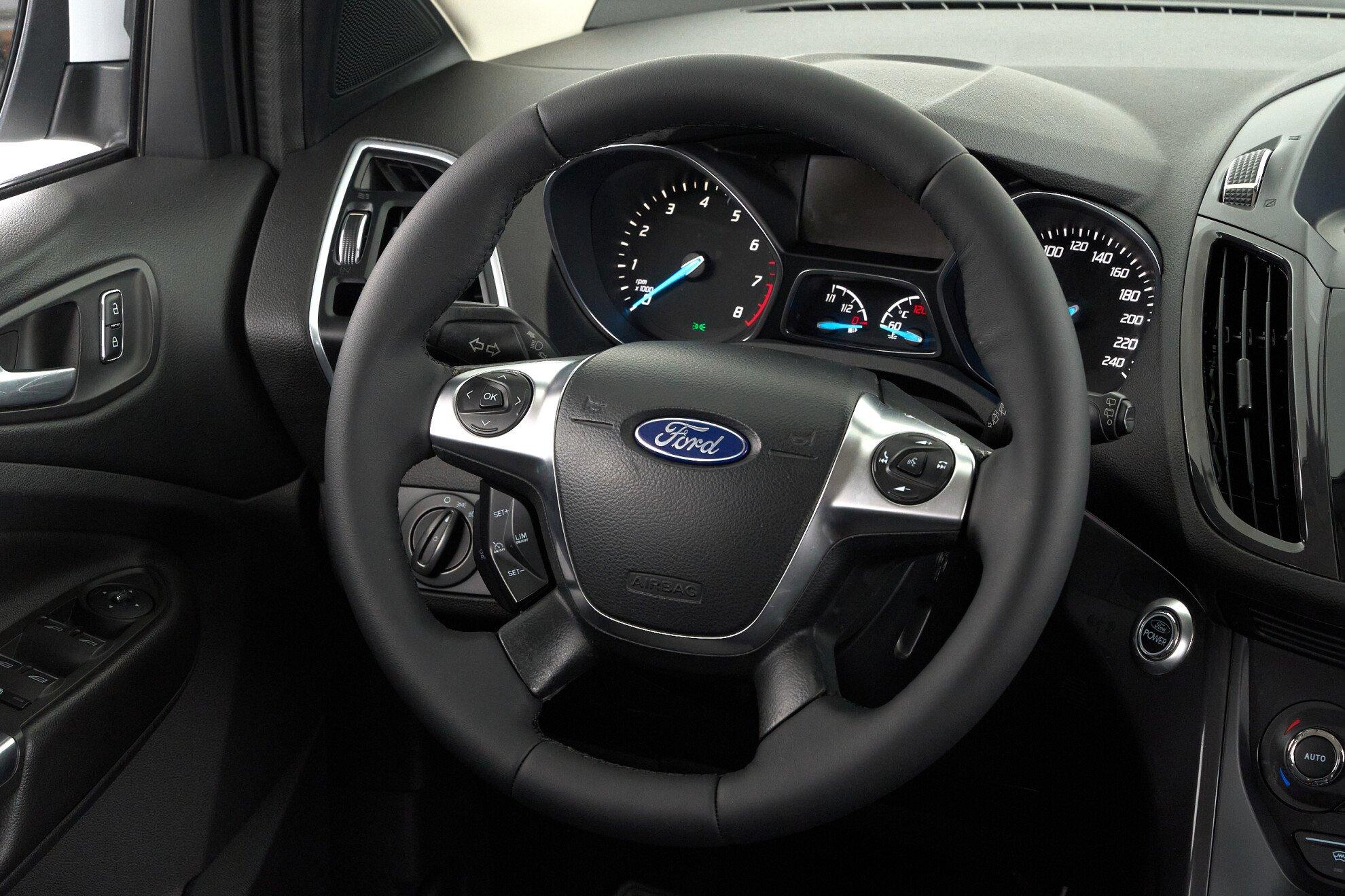 Ford Kuga 2013, белый