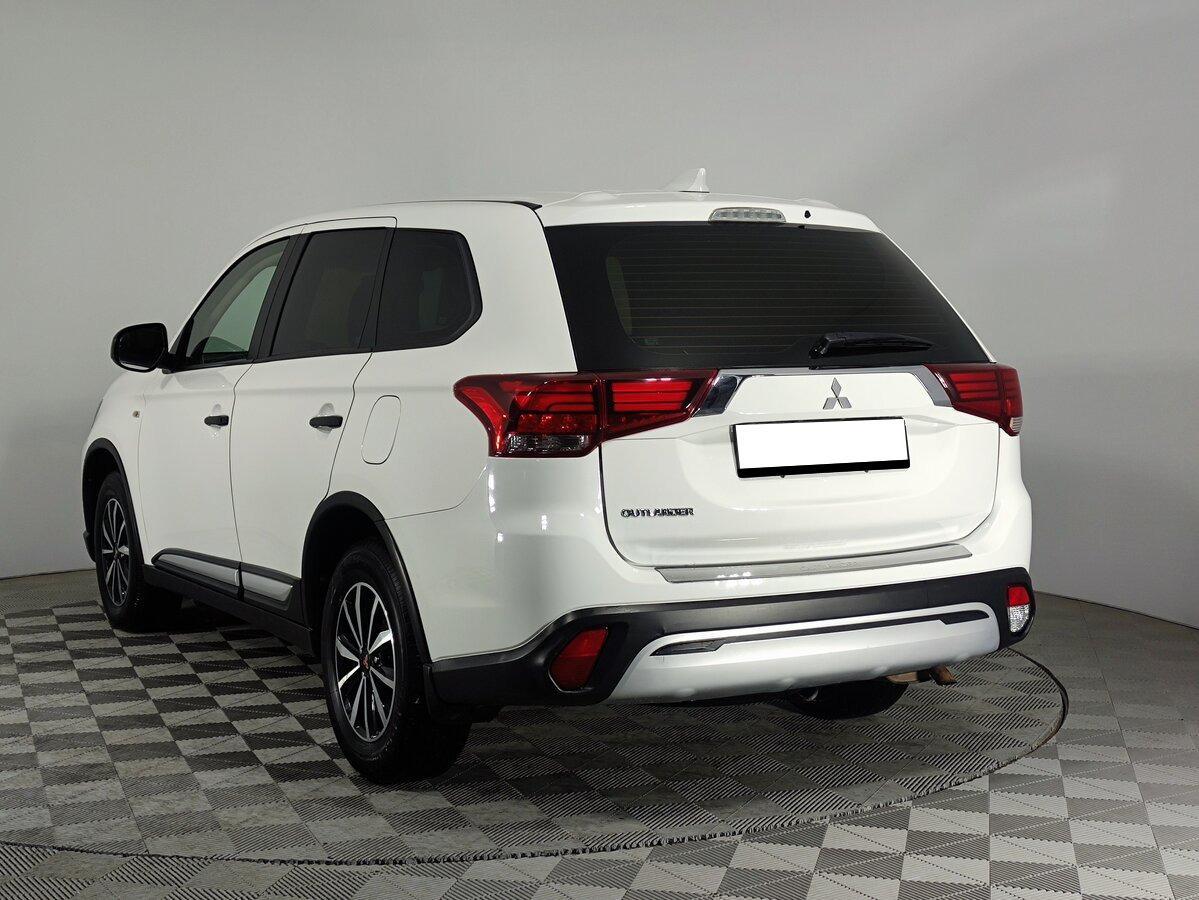 Mitsubishi Outlander 2020, белый
