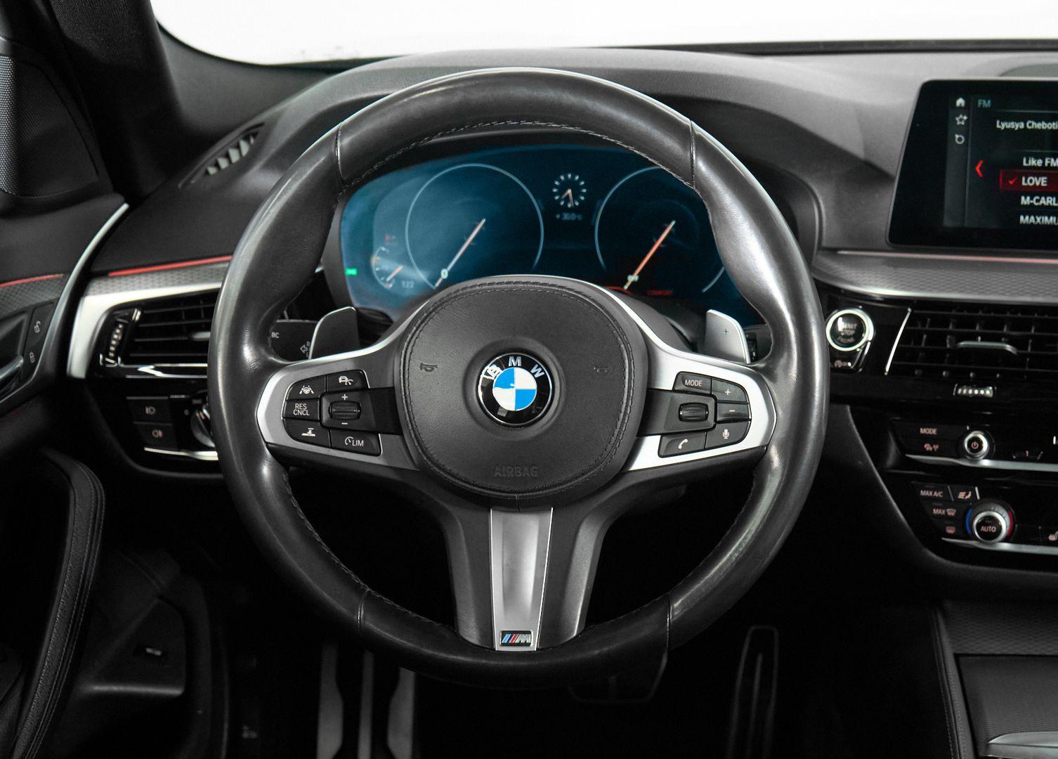 BMW 5 серии 2020, серый