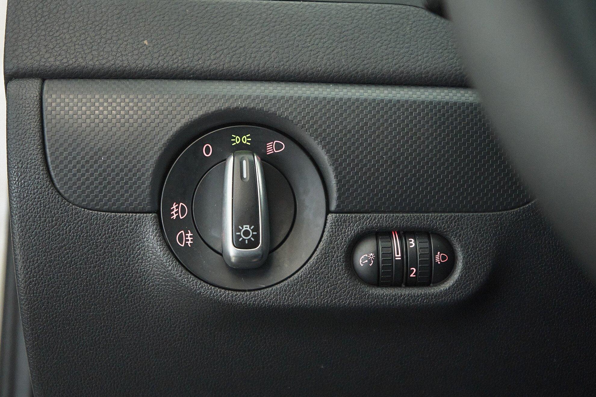 Volkswagen Jetta 2014, белый