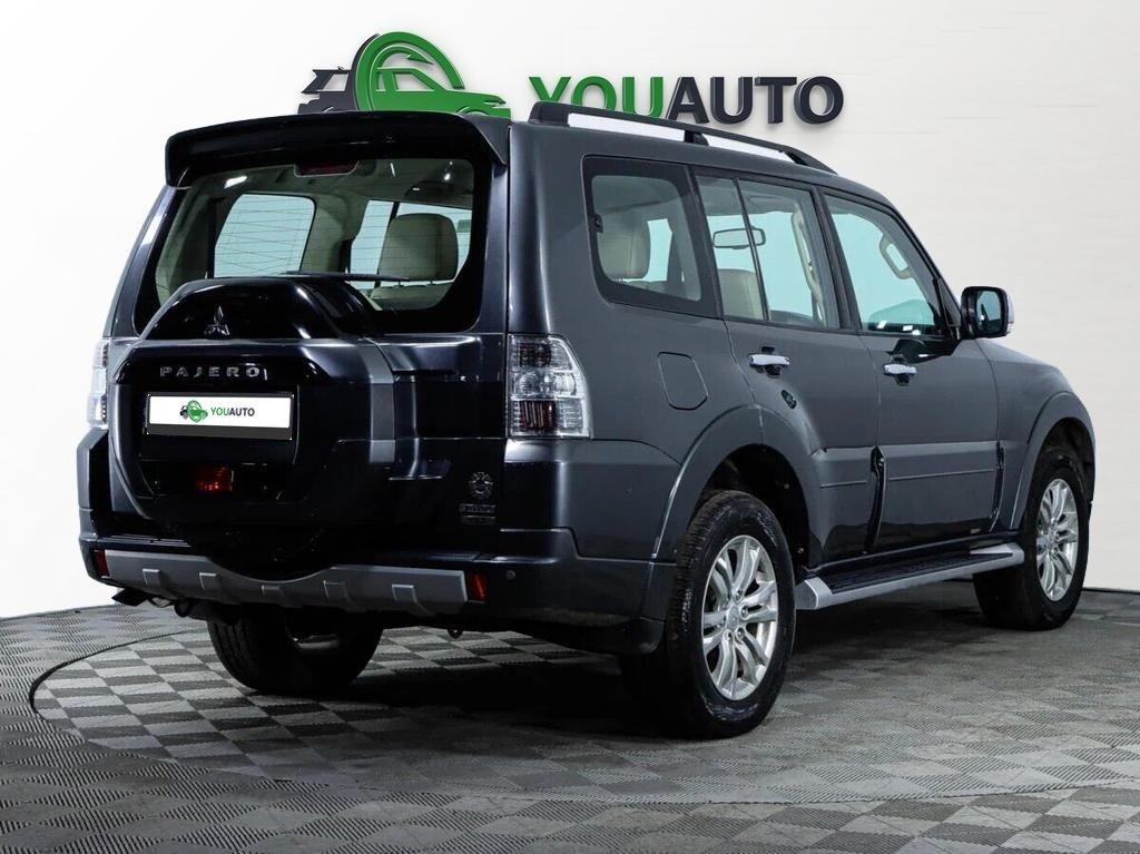 Mitsubishi Pajero 2018, серый