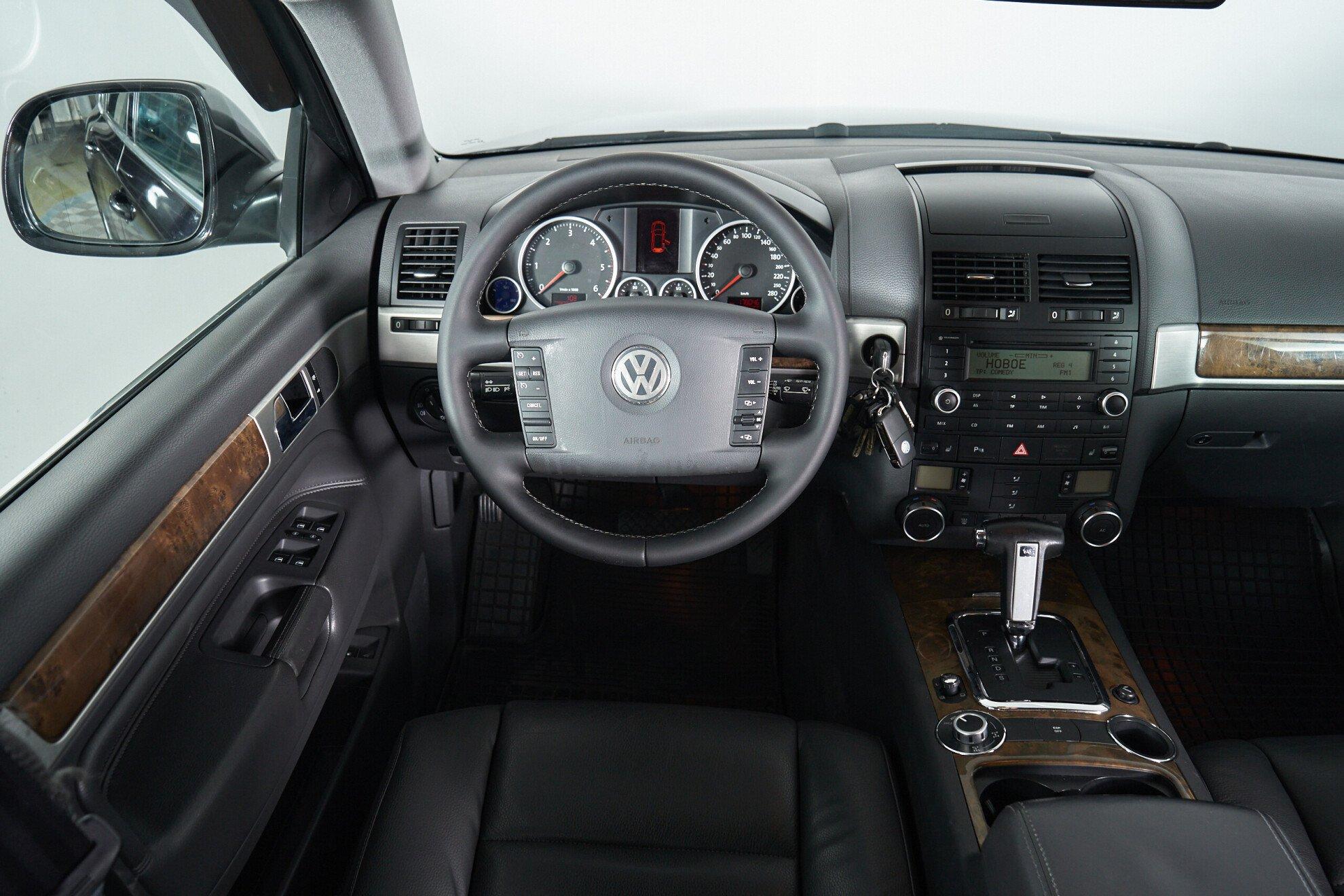 Volkswagen Touareg 2008, черный