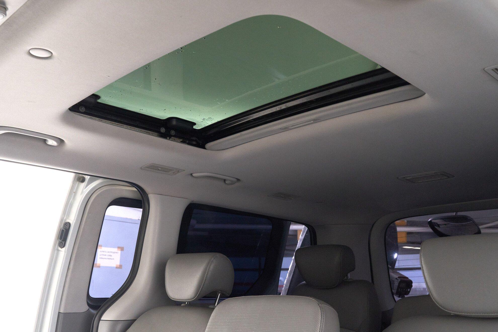 Hyundai Grand Starex 2010, серый
