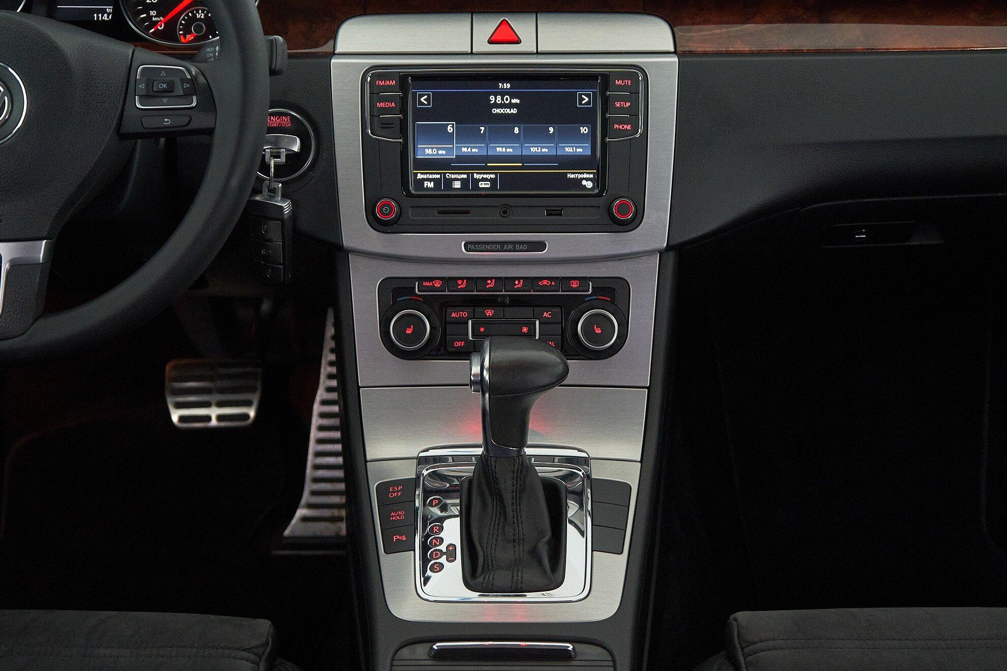 Volkswagen Passat 2010, коричневый