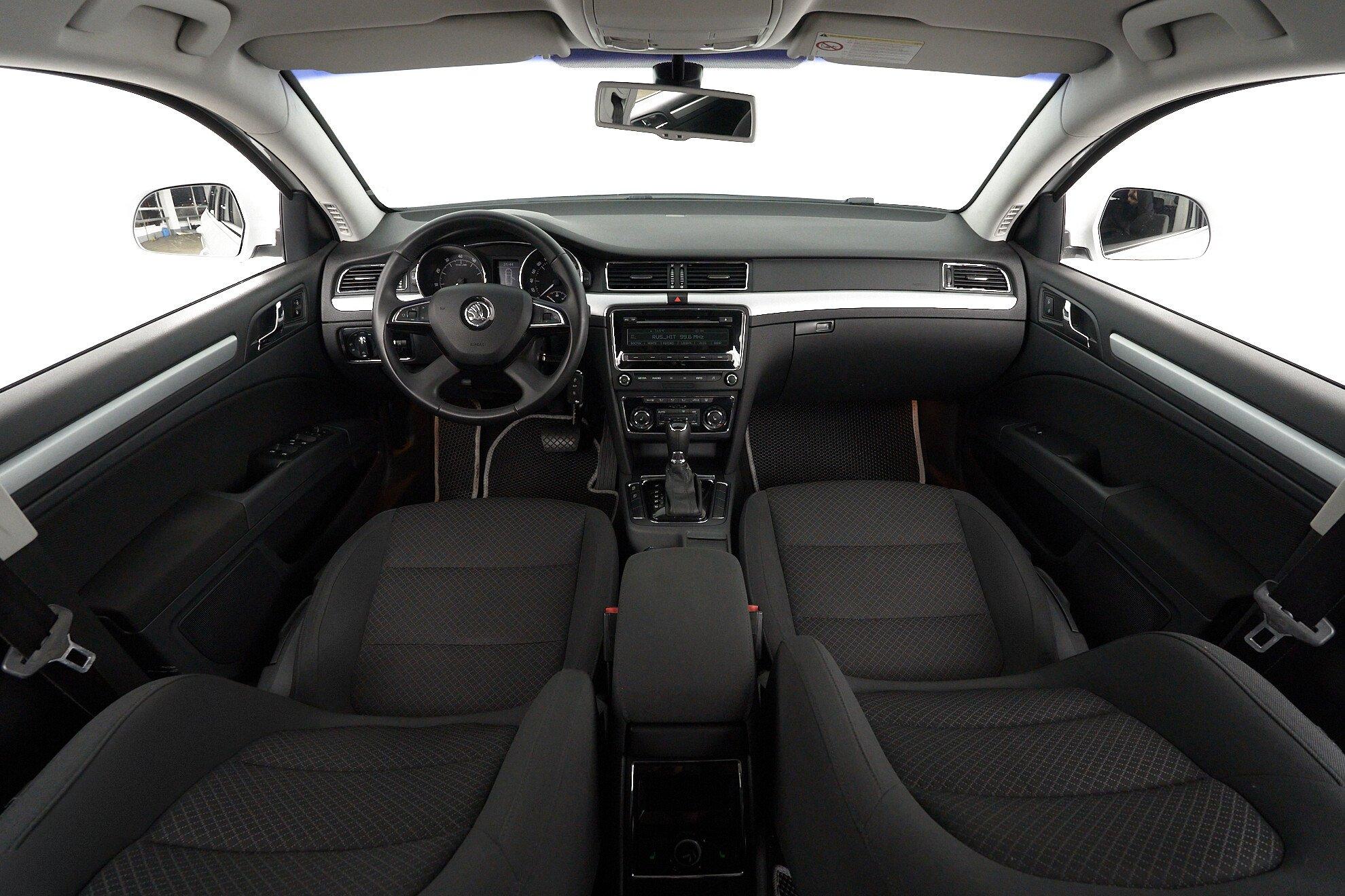 Skoda Superb 2014, белый