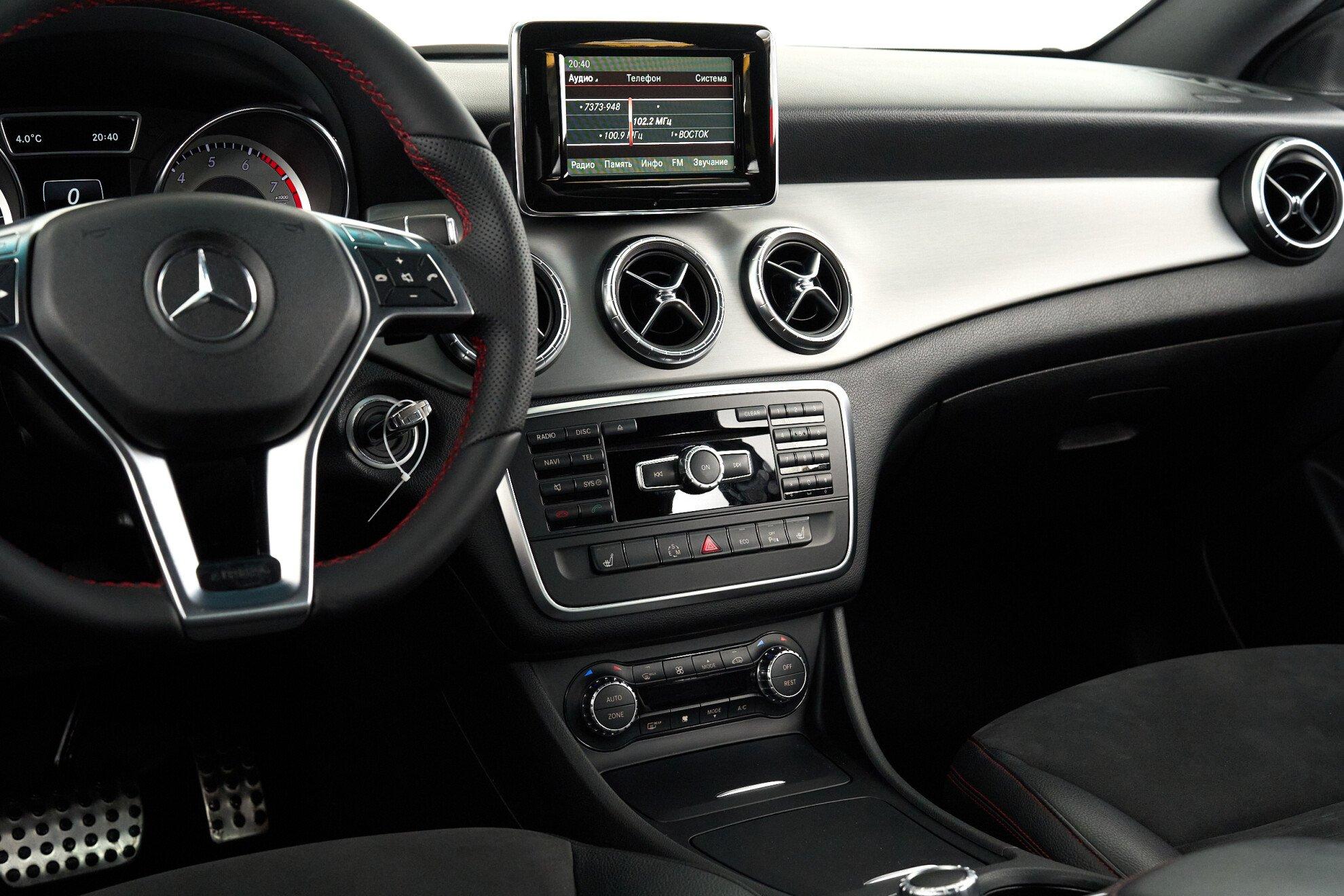 Mercedes-Benz CLA 2014, красный