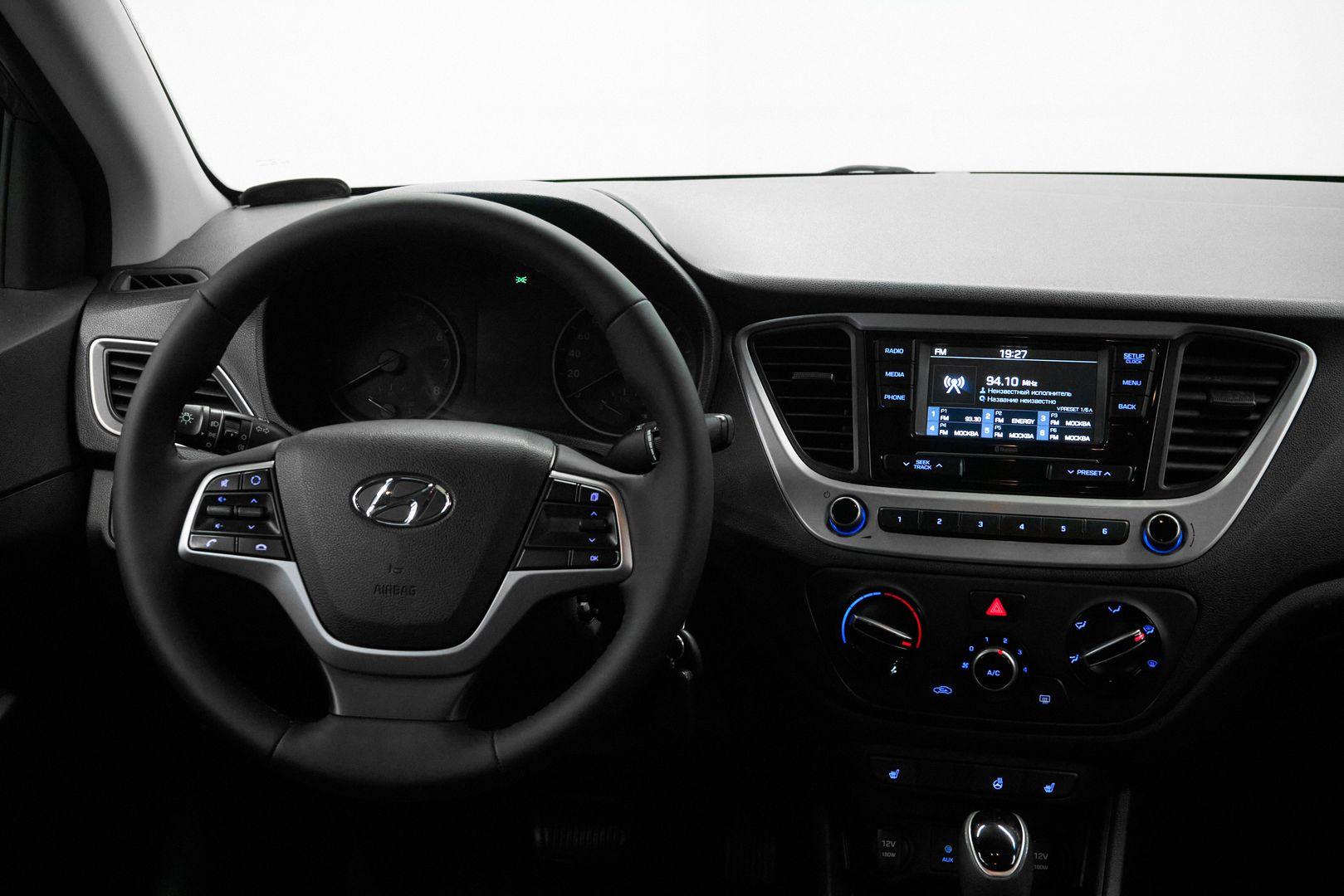 Hyundai Solaris 2019, серый