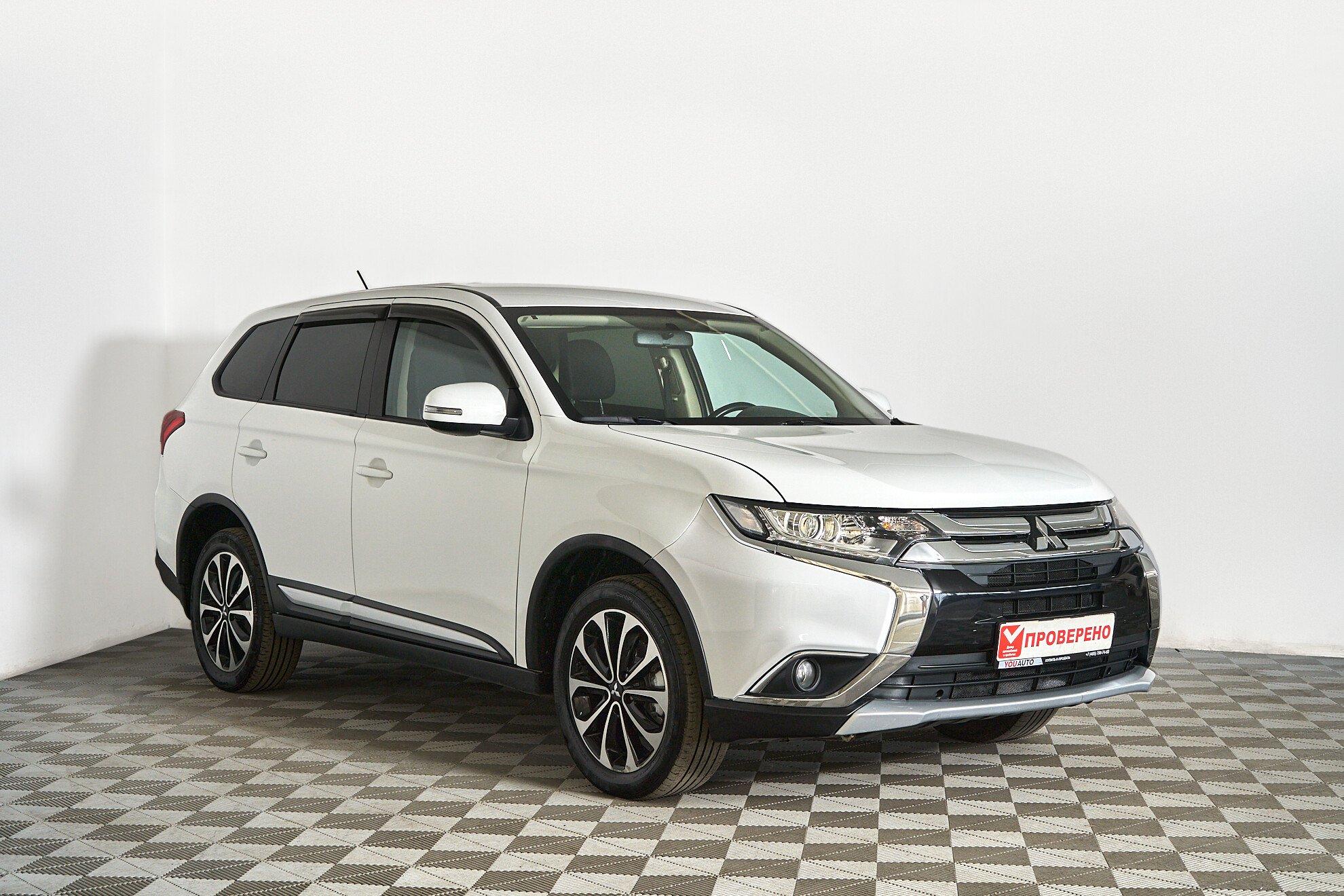 Mitsubishi Outlander 2017, белый
