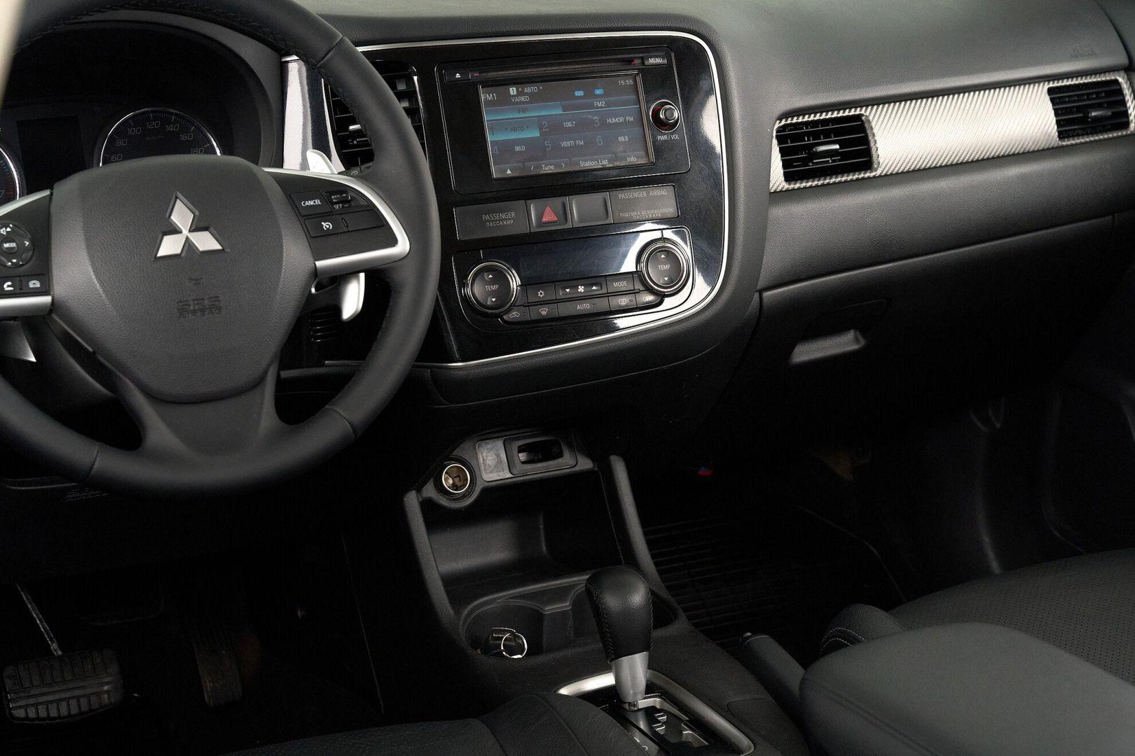 Mitsubishi Outlander 2014, черный