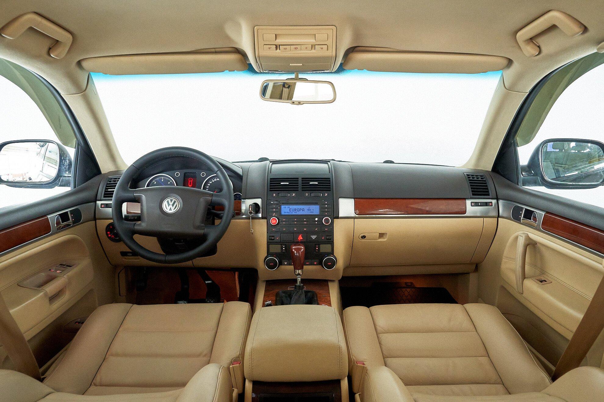 Volkswagen Touareg 2006, черный