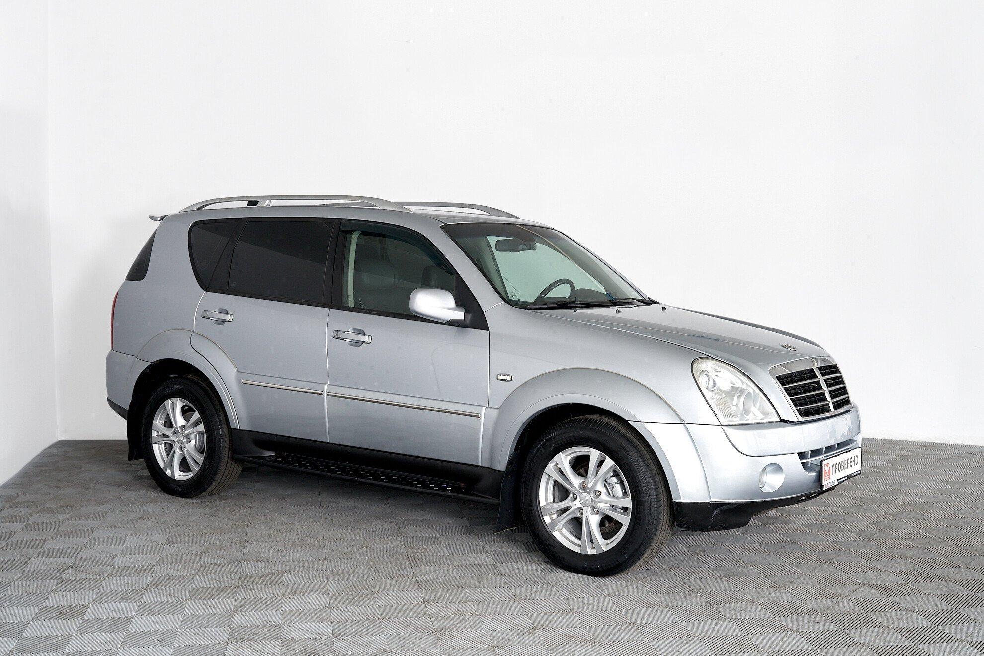 SsangYong Rexton 2010, серебряный