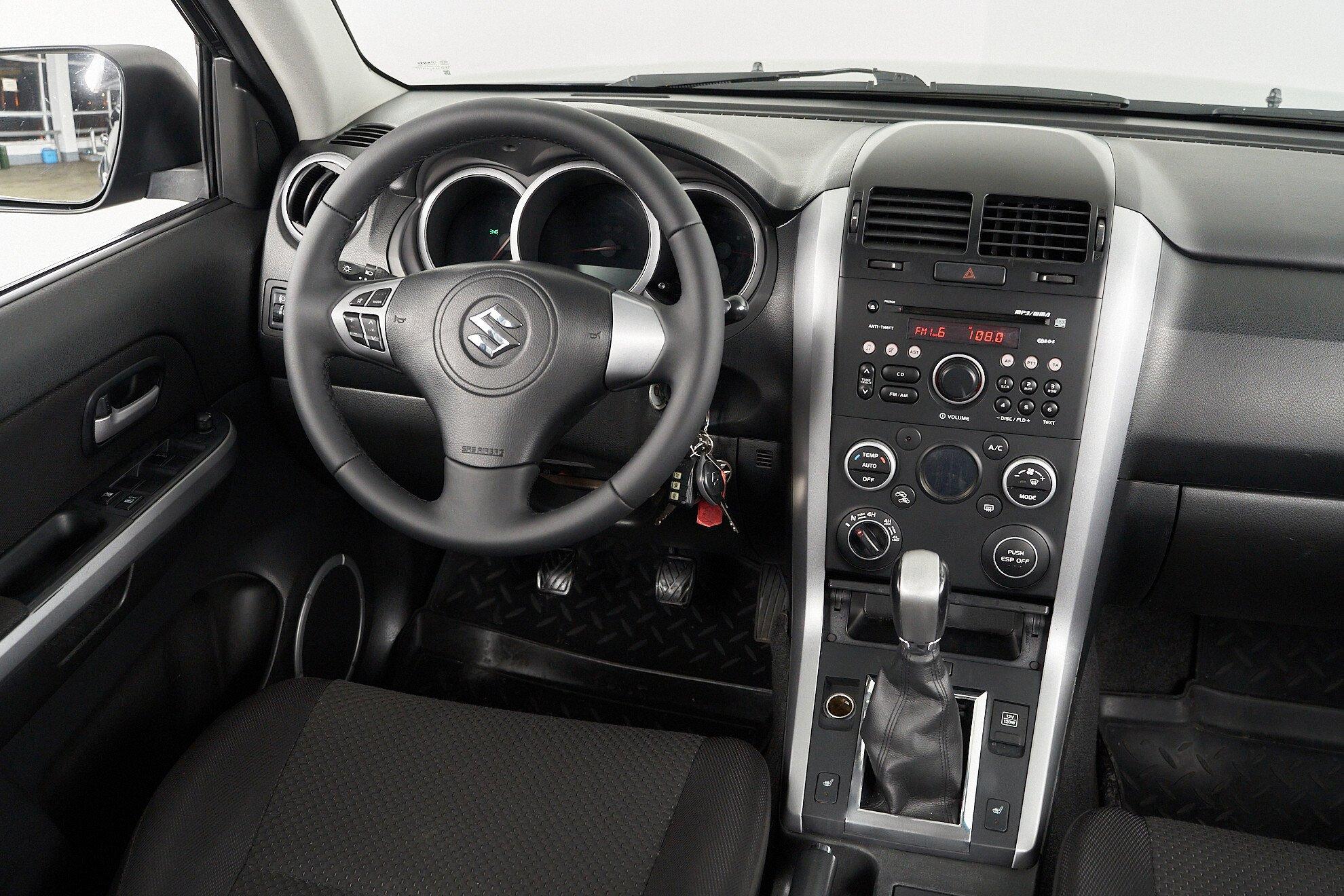 Suzuki Grand Vitara 2011, черный