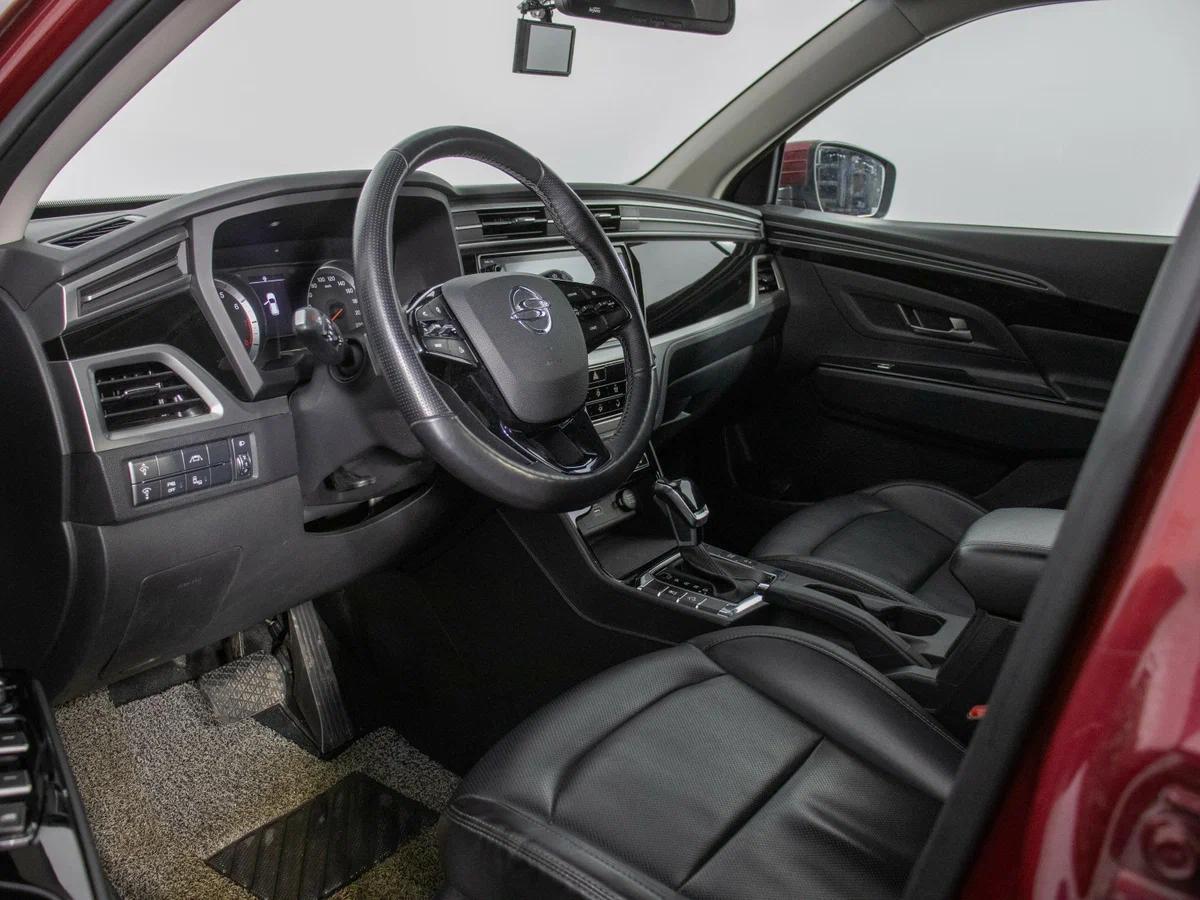 SsangYong Korando 2022, красный