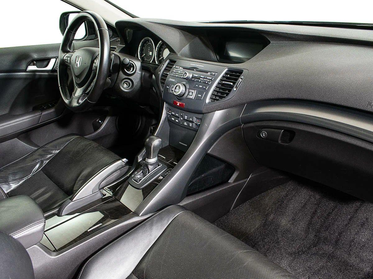Honda Accord 2012, черный