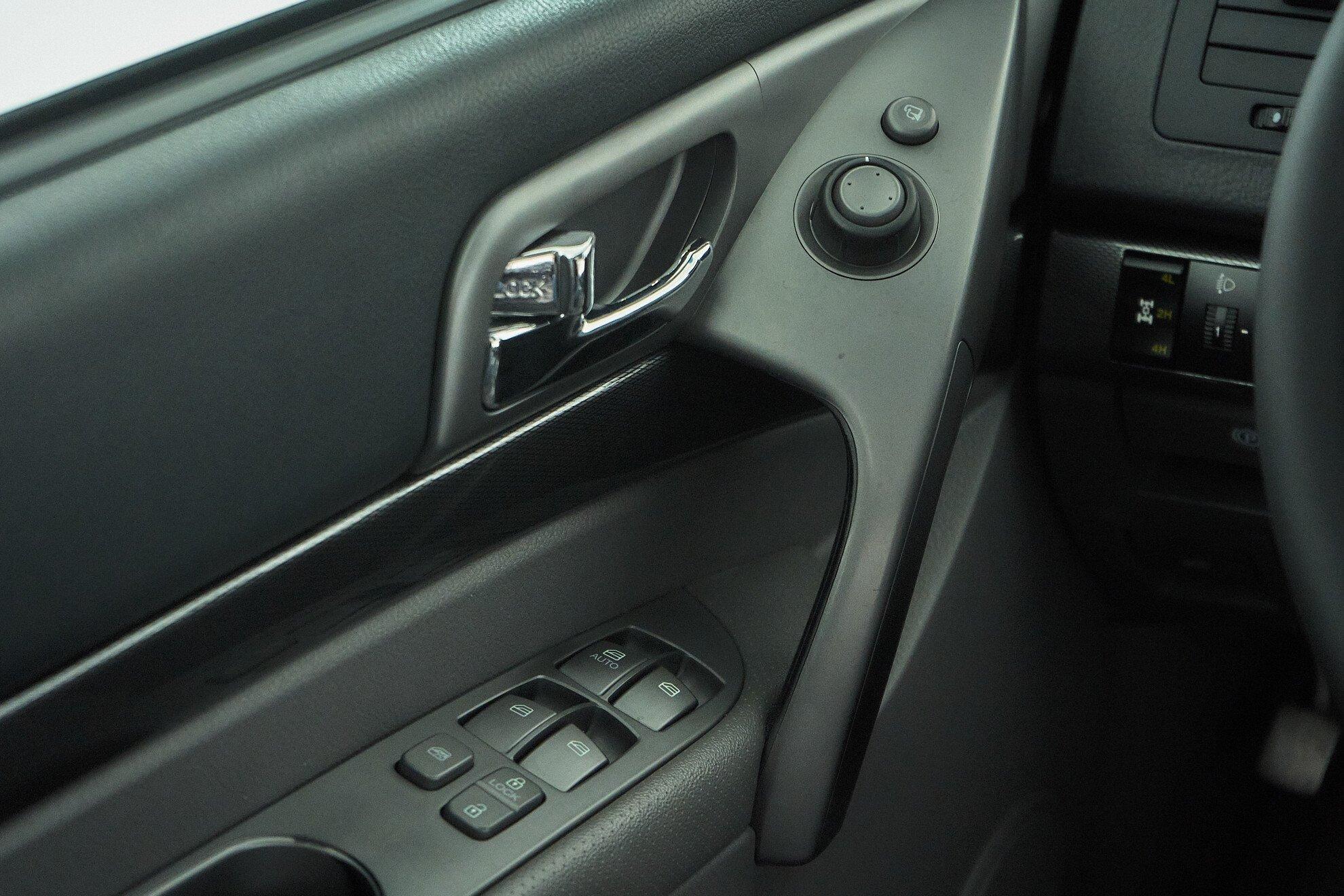 SsangYong Stavic 2013, белый