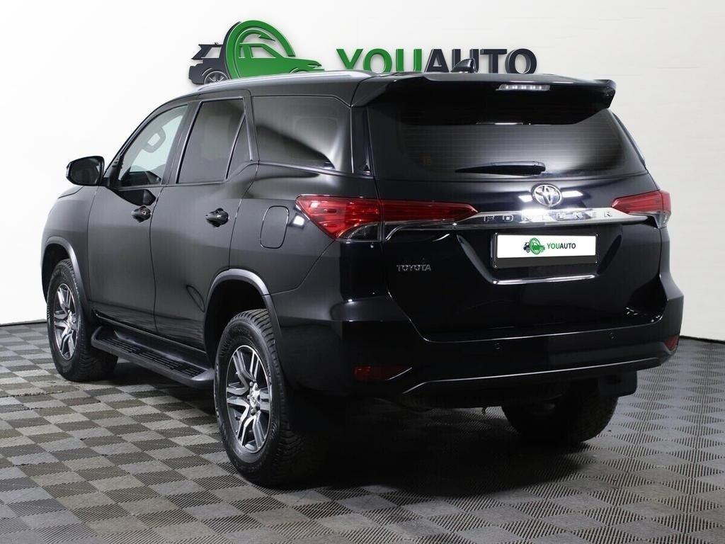 Toyota Fortuner 2018, черный