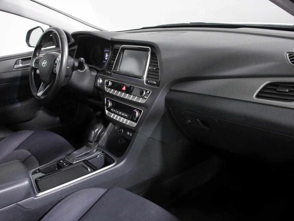 Hyundai Sonata 2019, белый