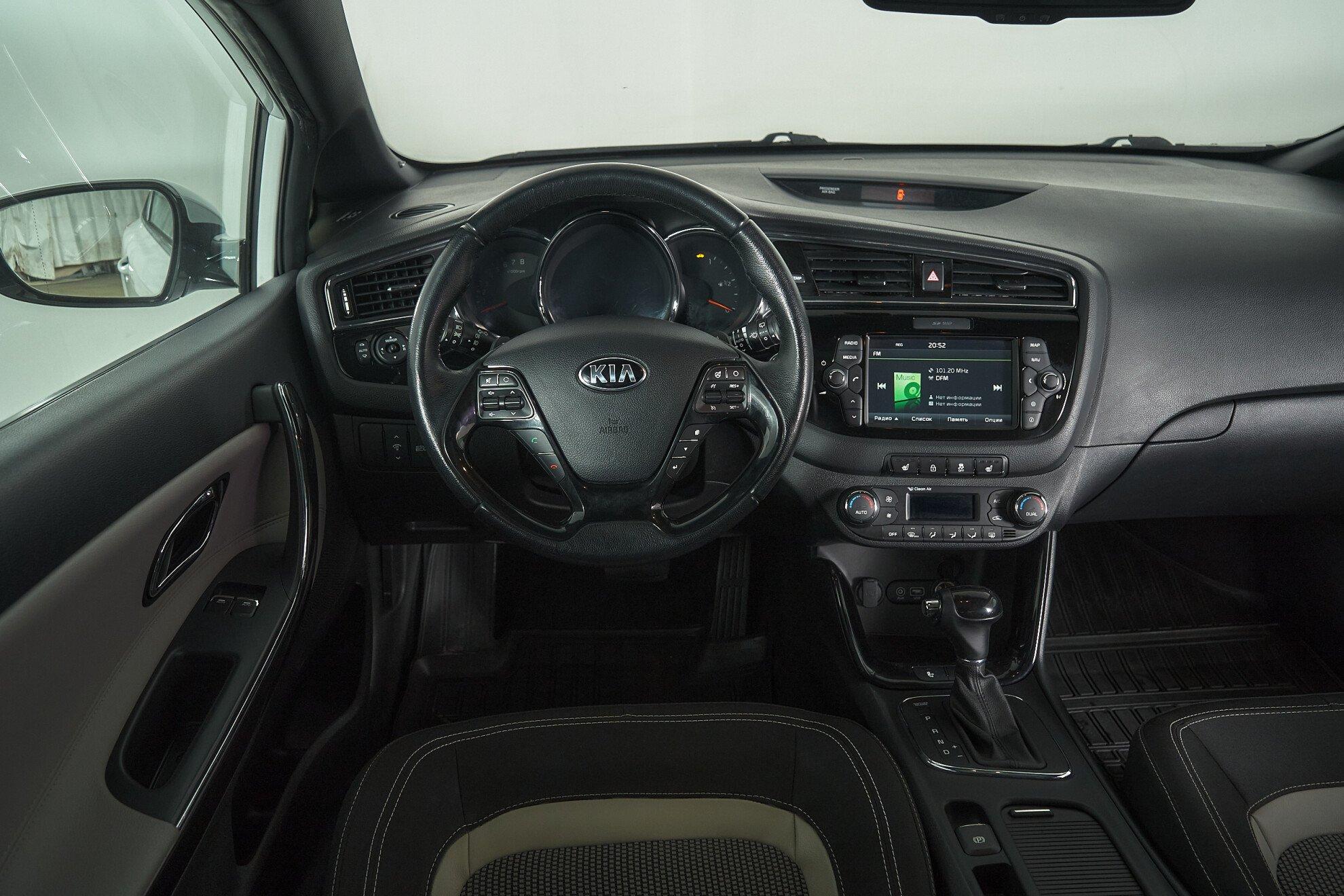 Kia Ceed 2015, белый