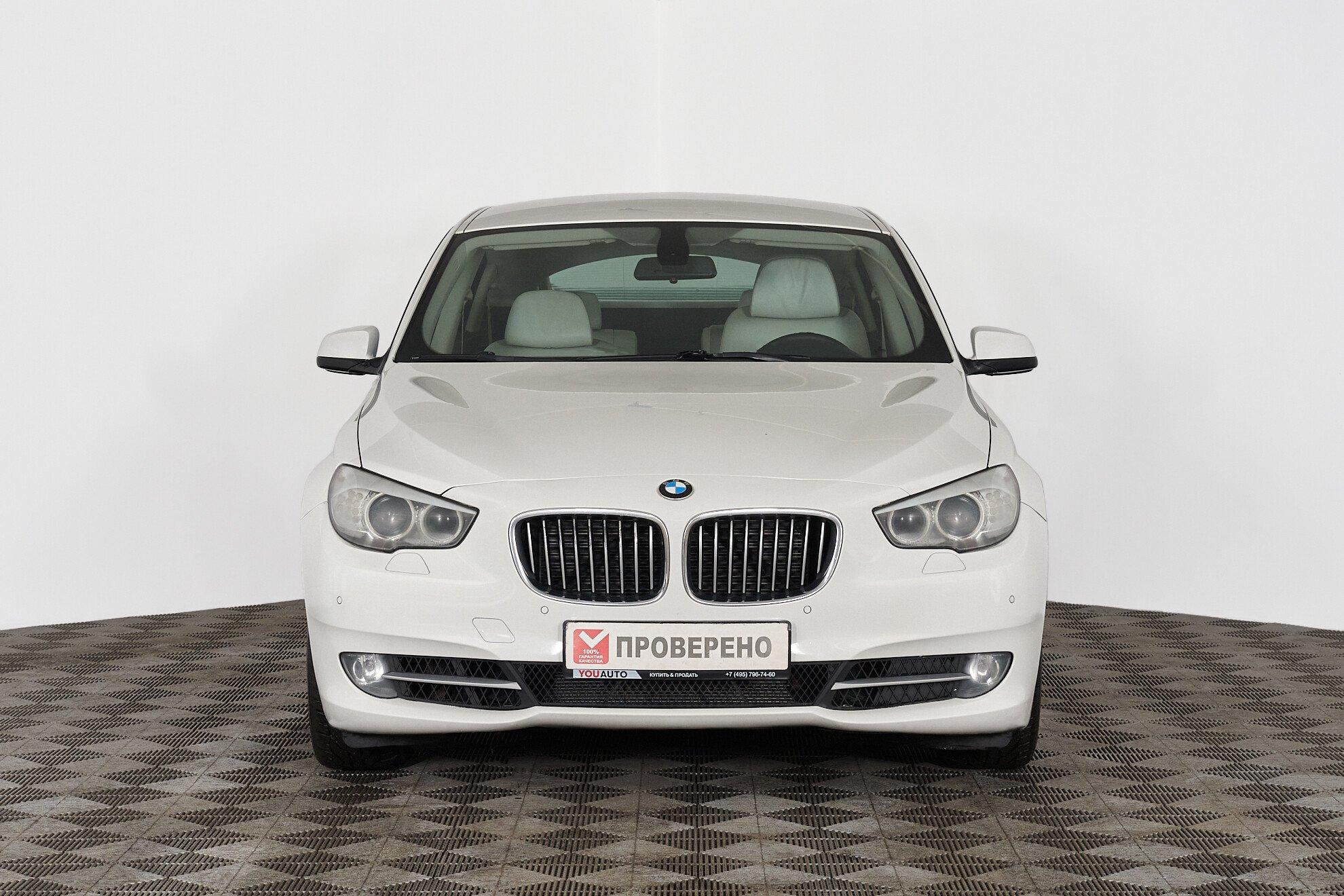 BMW 5 серии 2012, белый