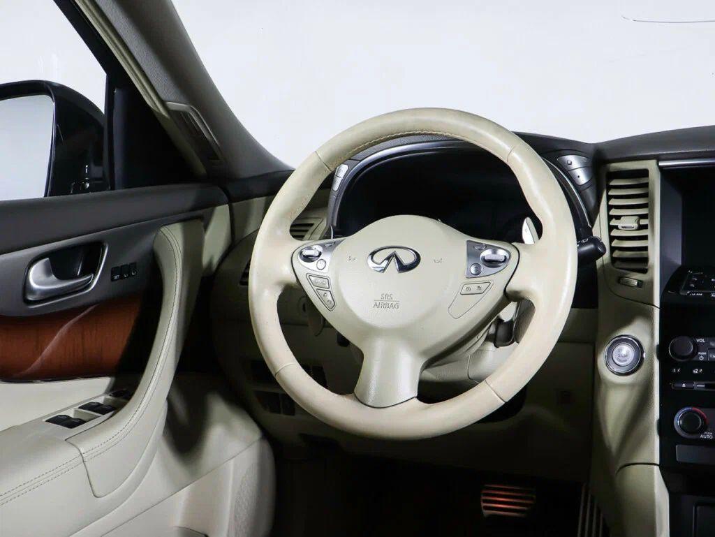 Infiniti QX70 2015, черный