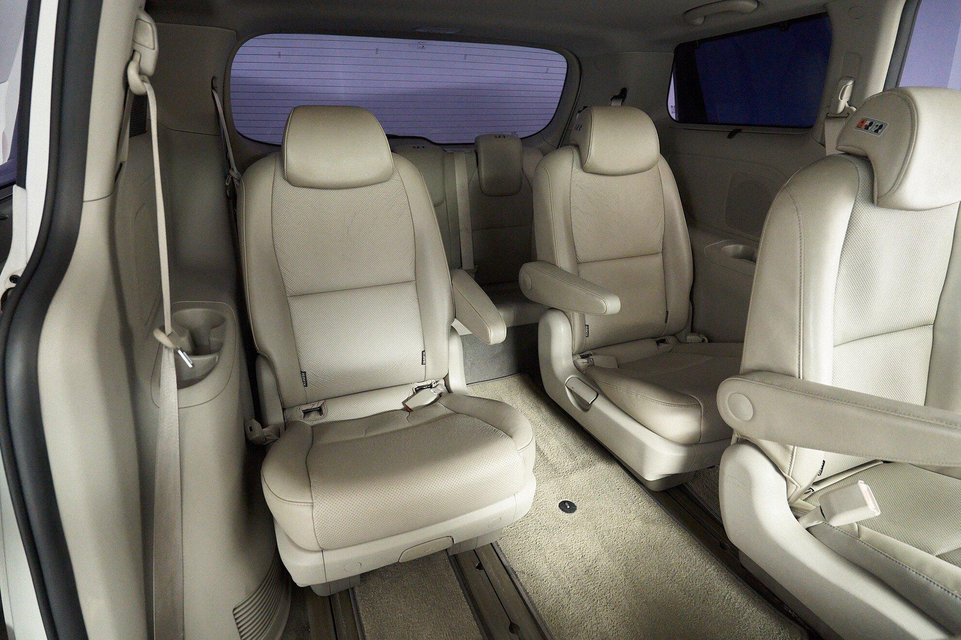 Kia Carnival 2016, белый