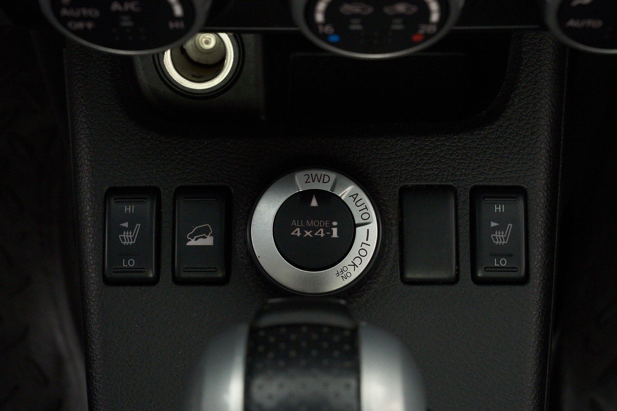 Nissan X-Trail 2011, белый
