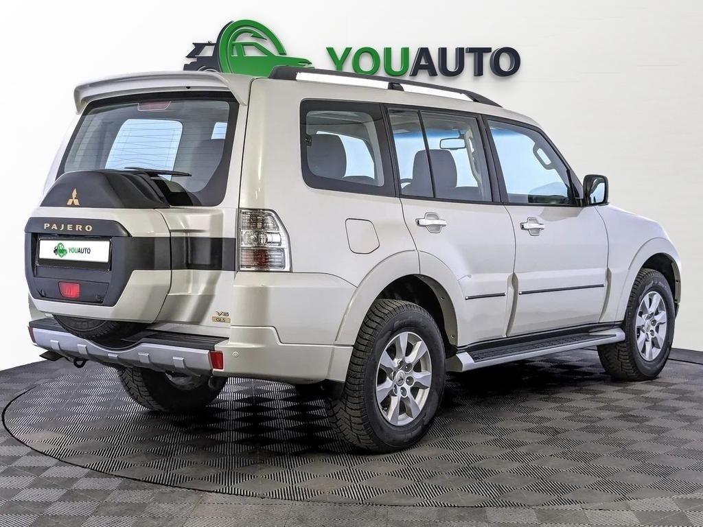 Mitsubishi Pajero 2018, белый