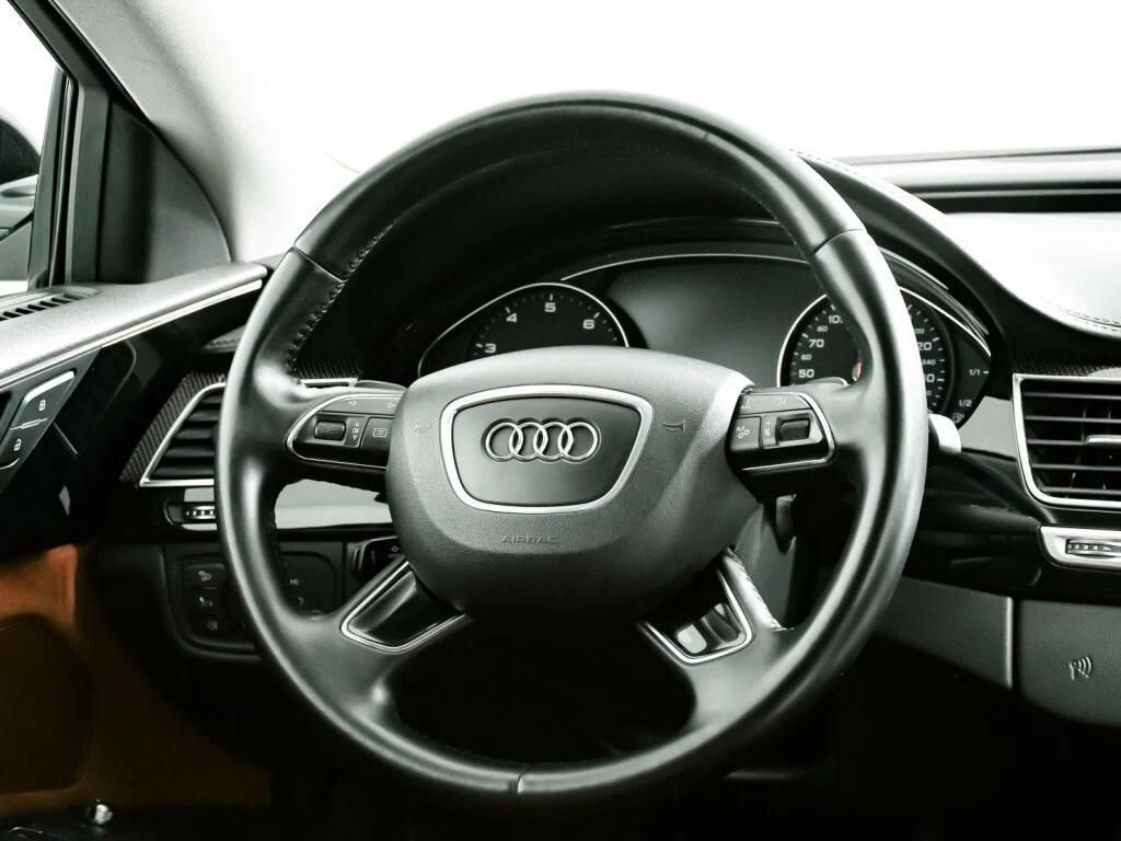 Audi A8 2014, белый