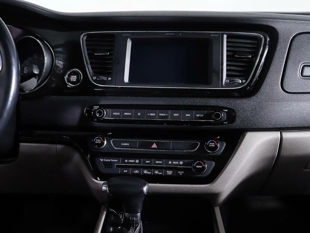 Kia Carnival 2019, пурпурный