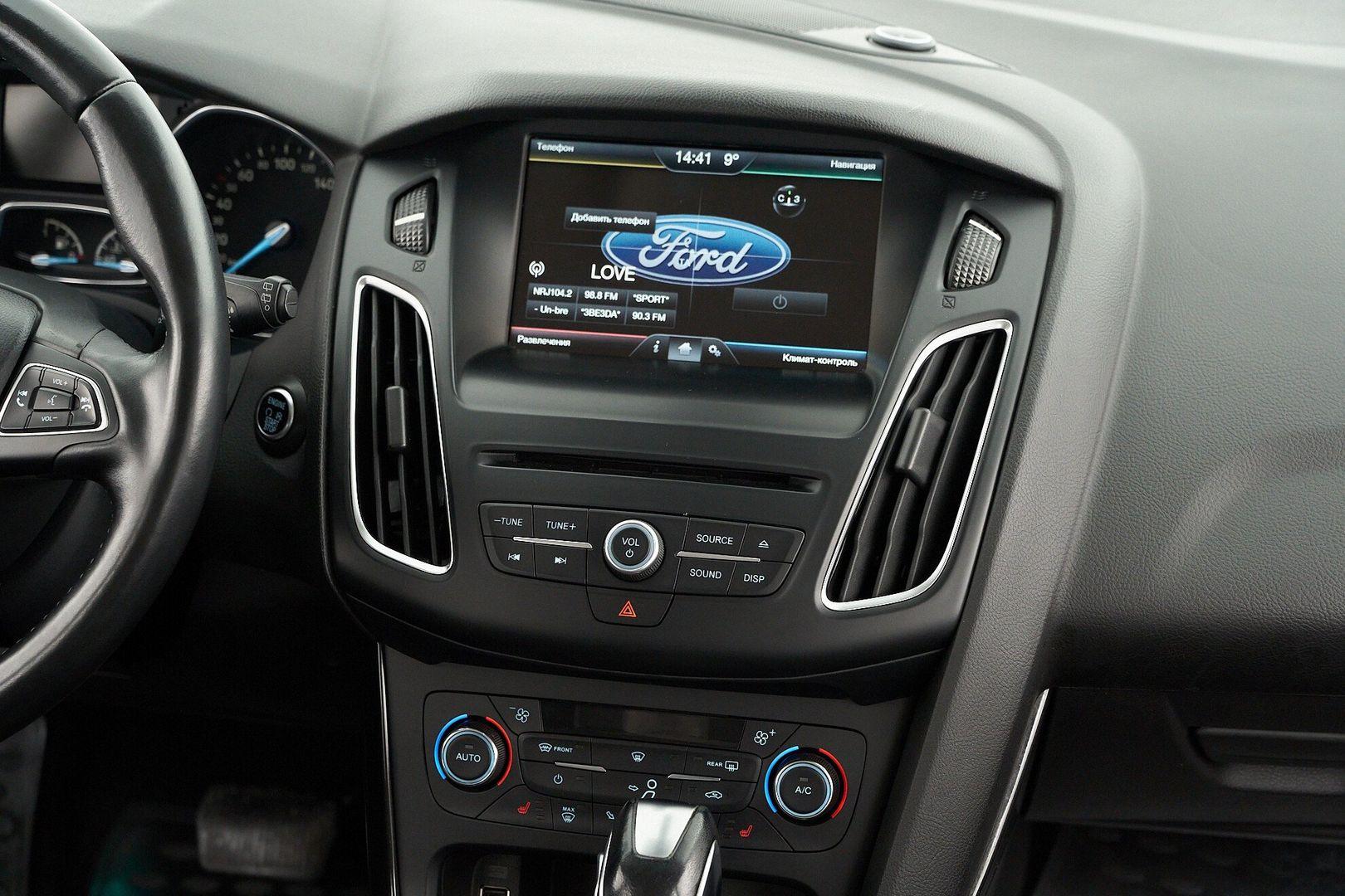 Ford Focus 2018, синий