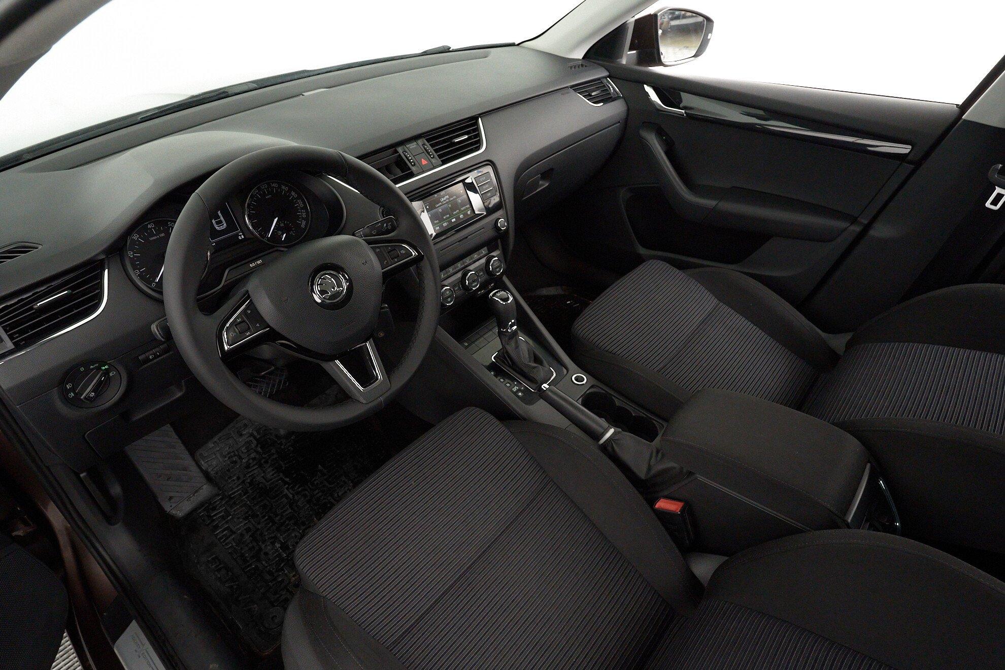 Skoda Octavia 2016, коричневый