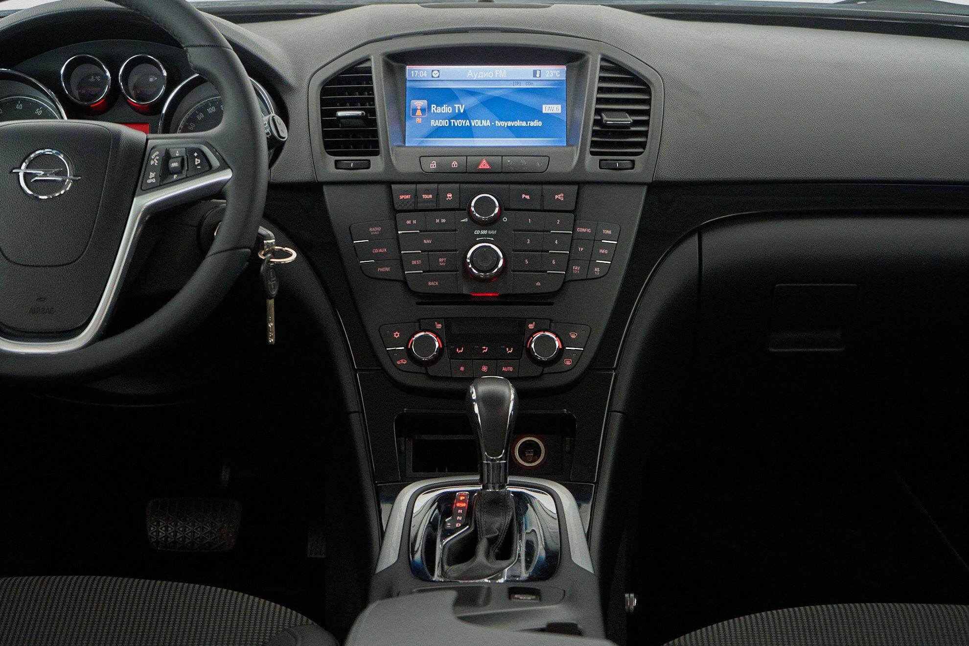 Opel Insignia 2010, черный