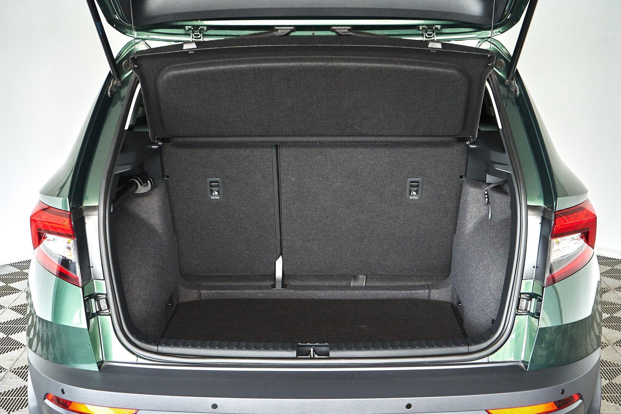 Skoda Karoq 2021, зеленый