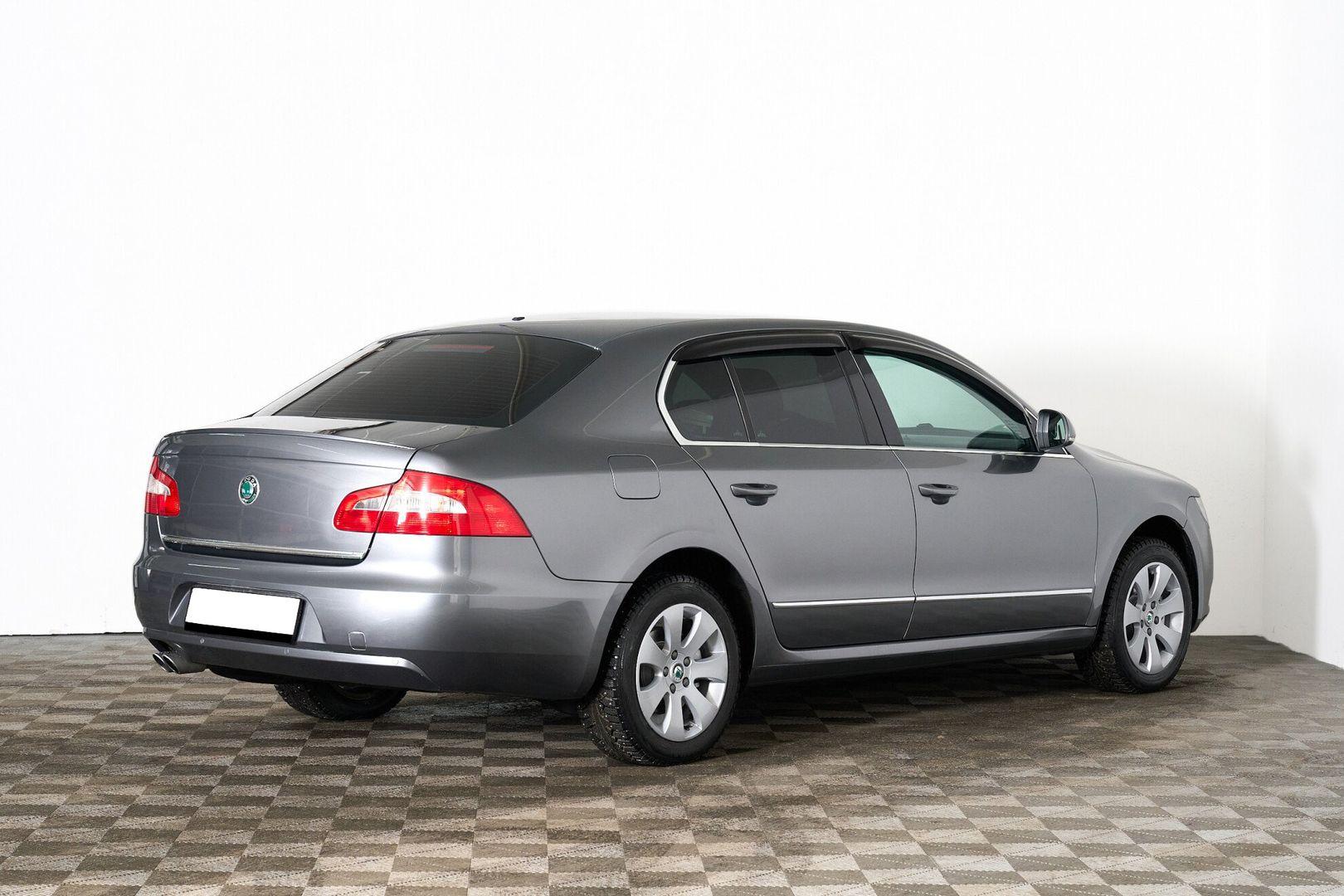 Skoda Superb 2011, серый