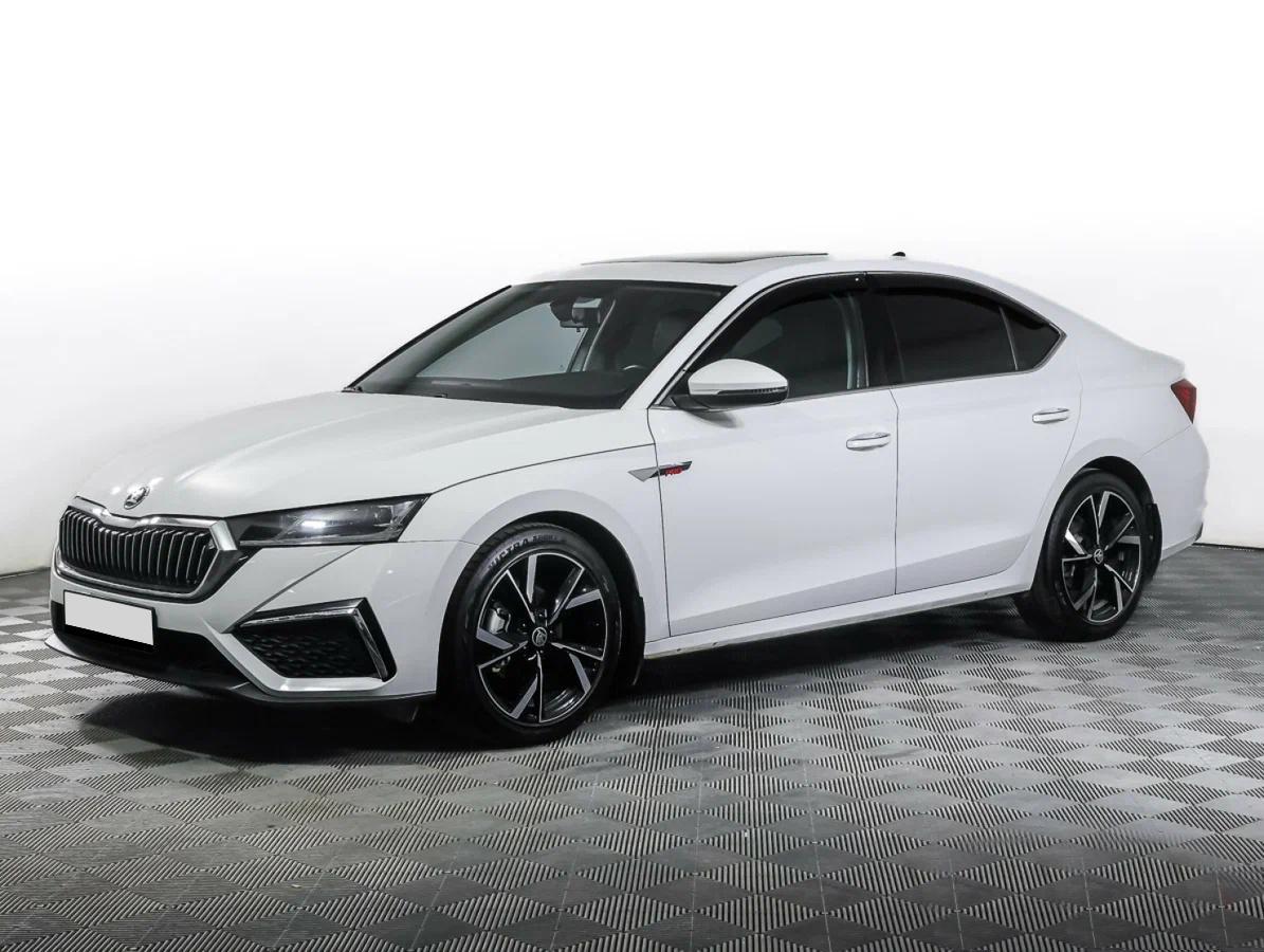 Skoda Octavia 2023, белый