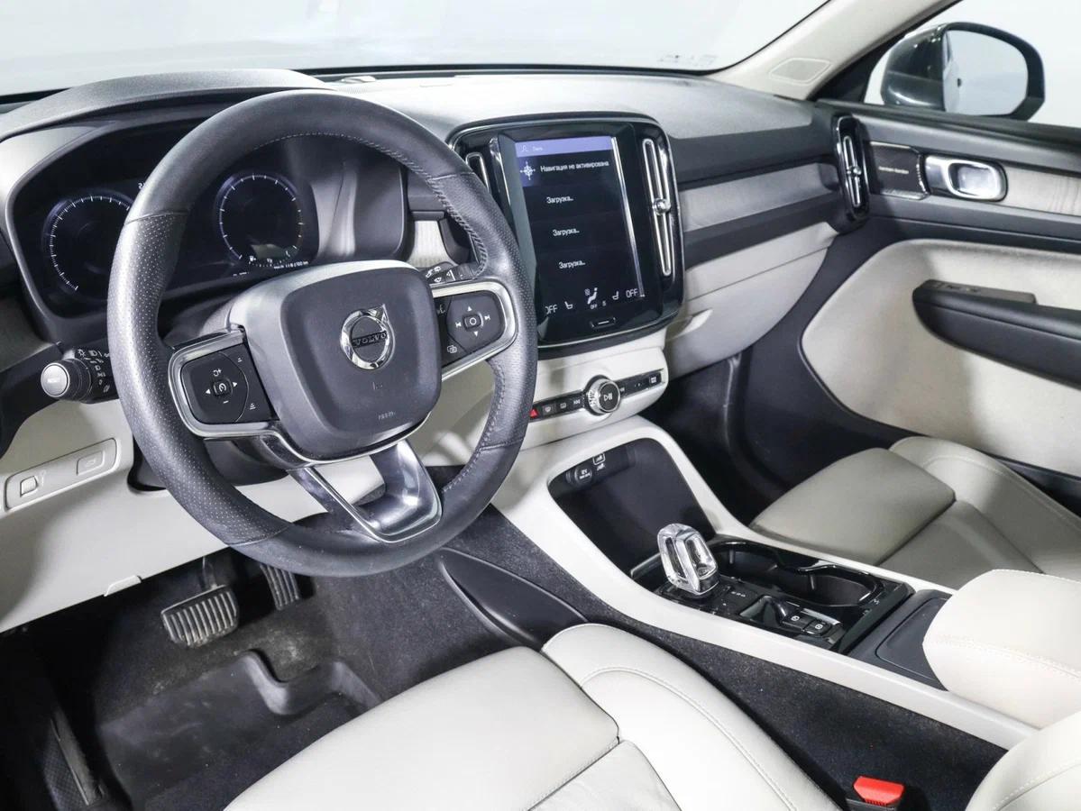 Volvo XC40 2018, серый