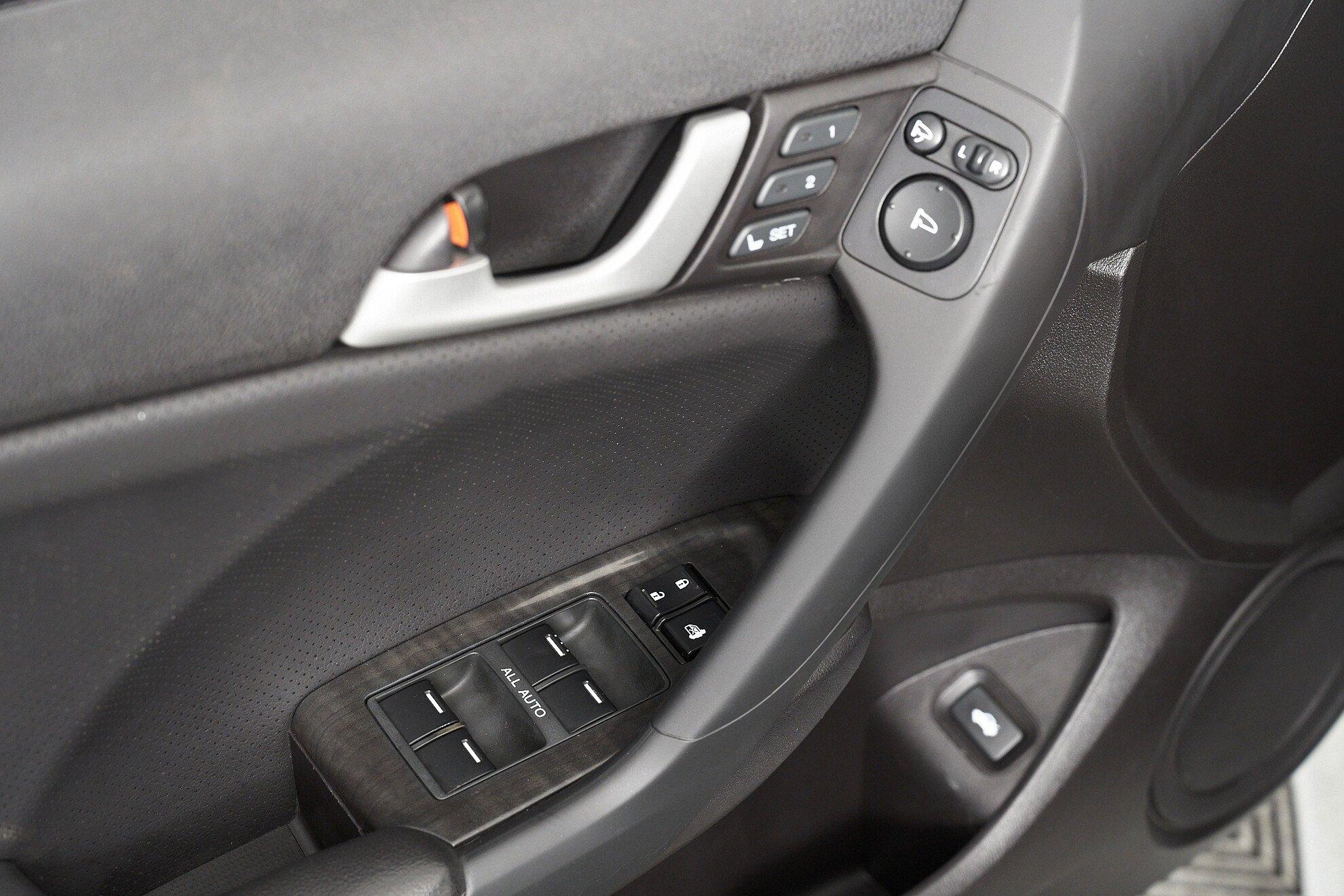 Honda Accord 2012, белый