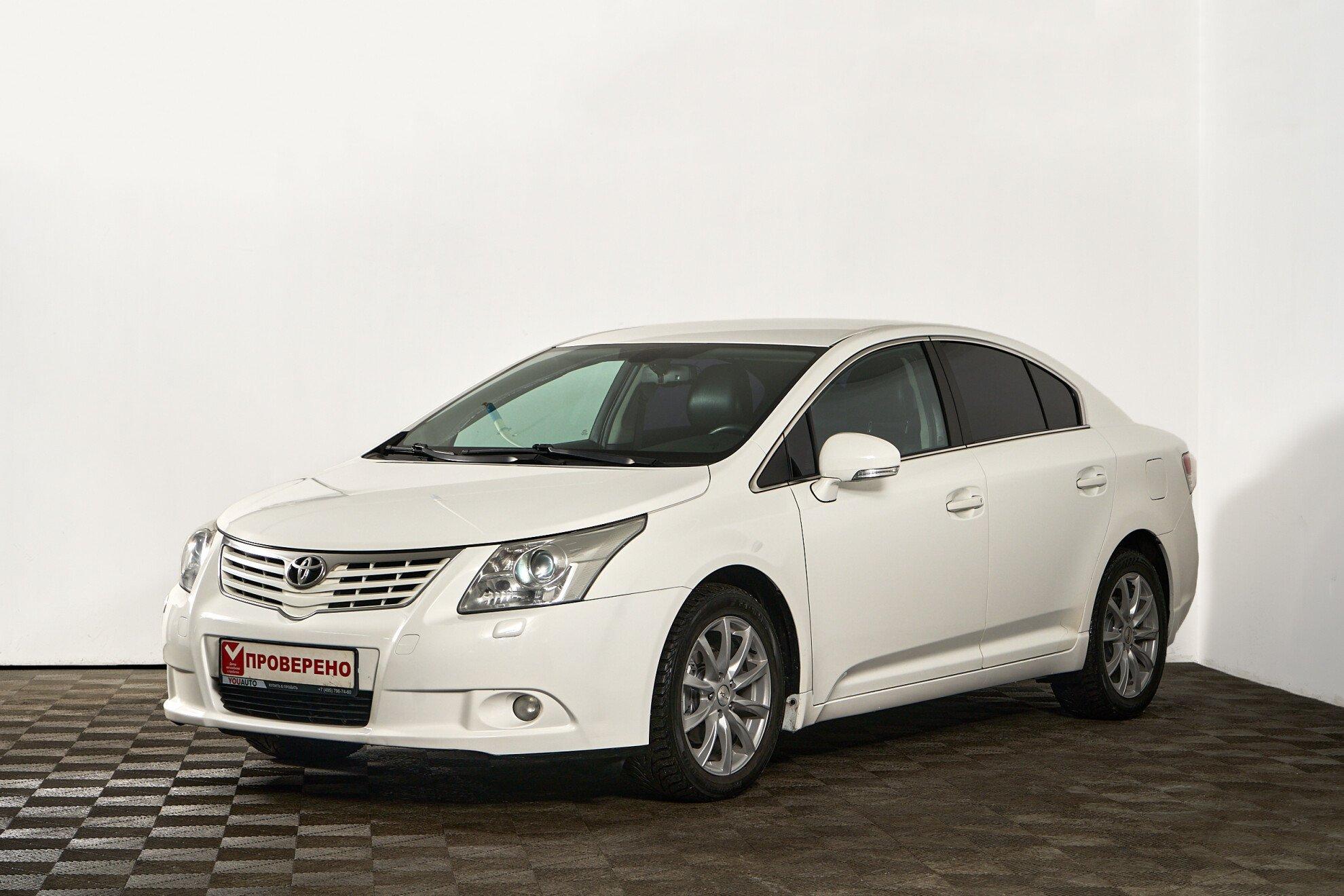 Toyota Avensis 2010, белый