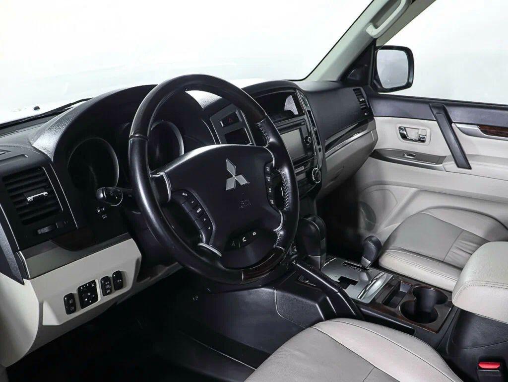 Mitsubishi Pajero 2020, белый