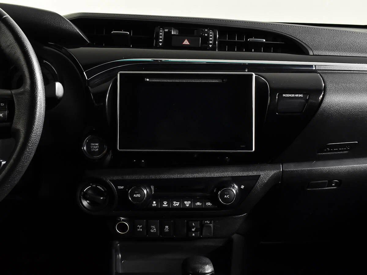 Toyota Hilux 2019, черный