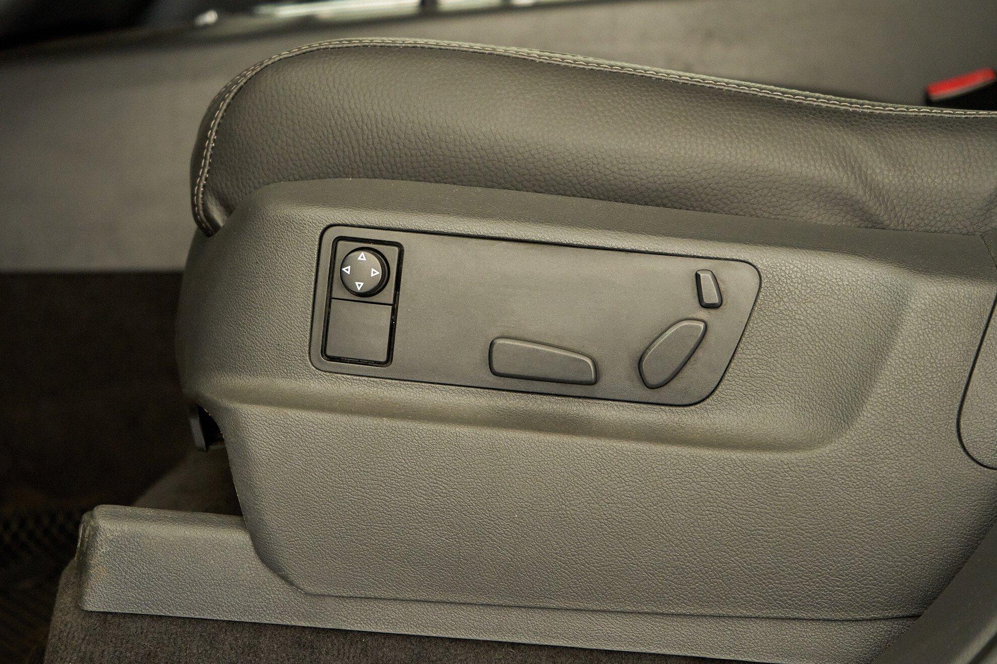 Volkswagen Touareg 2009, серый
