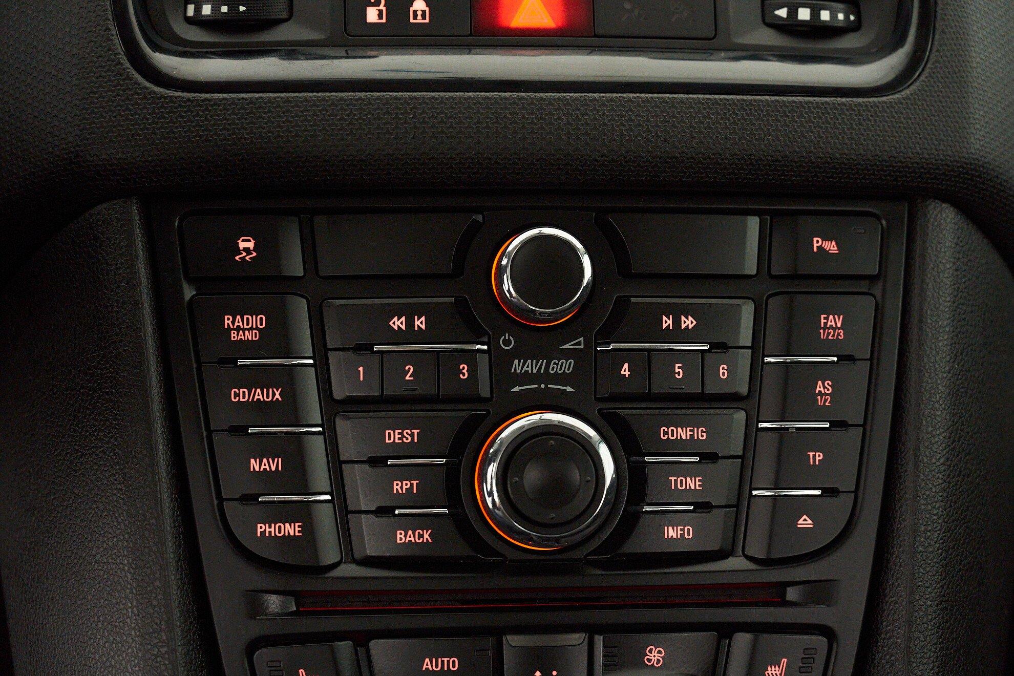 Opel Meriva 2012, белый
