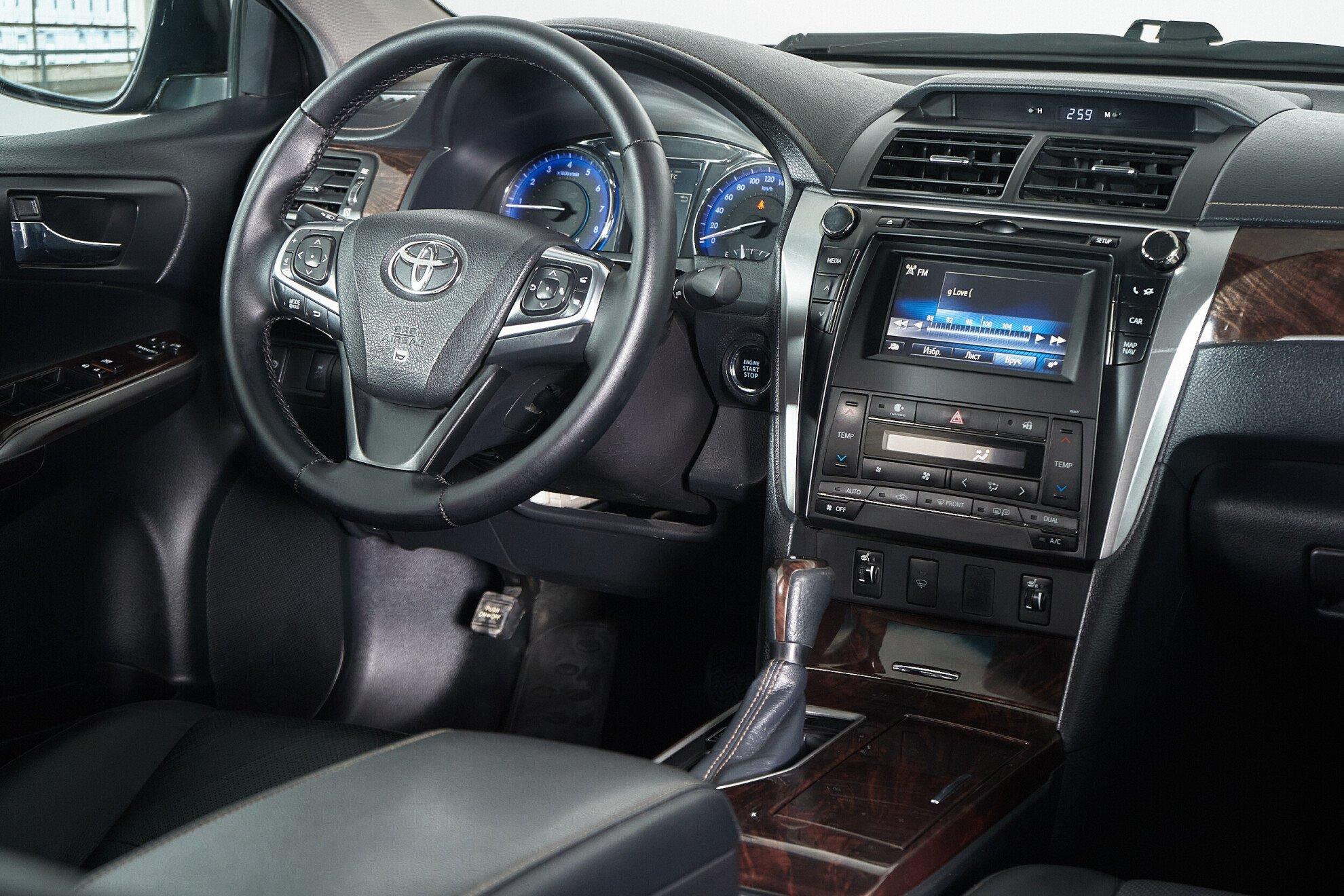 Toyota Camry 2017, черный