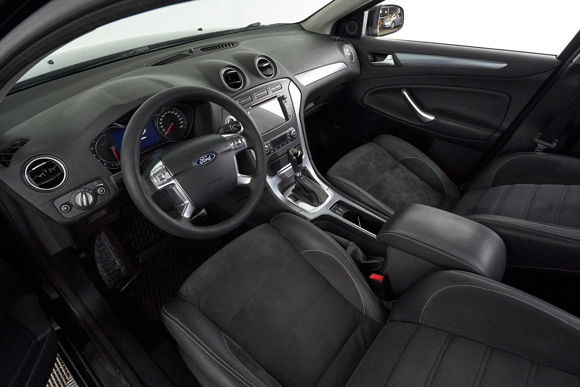 Ford Mondeo 2013, черный