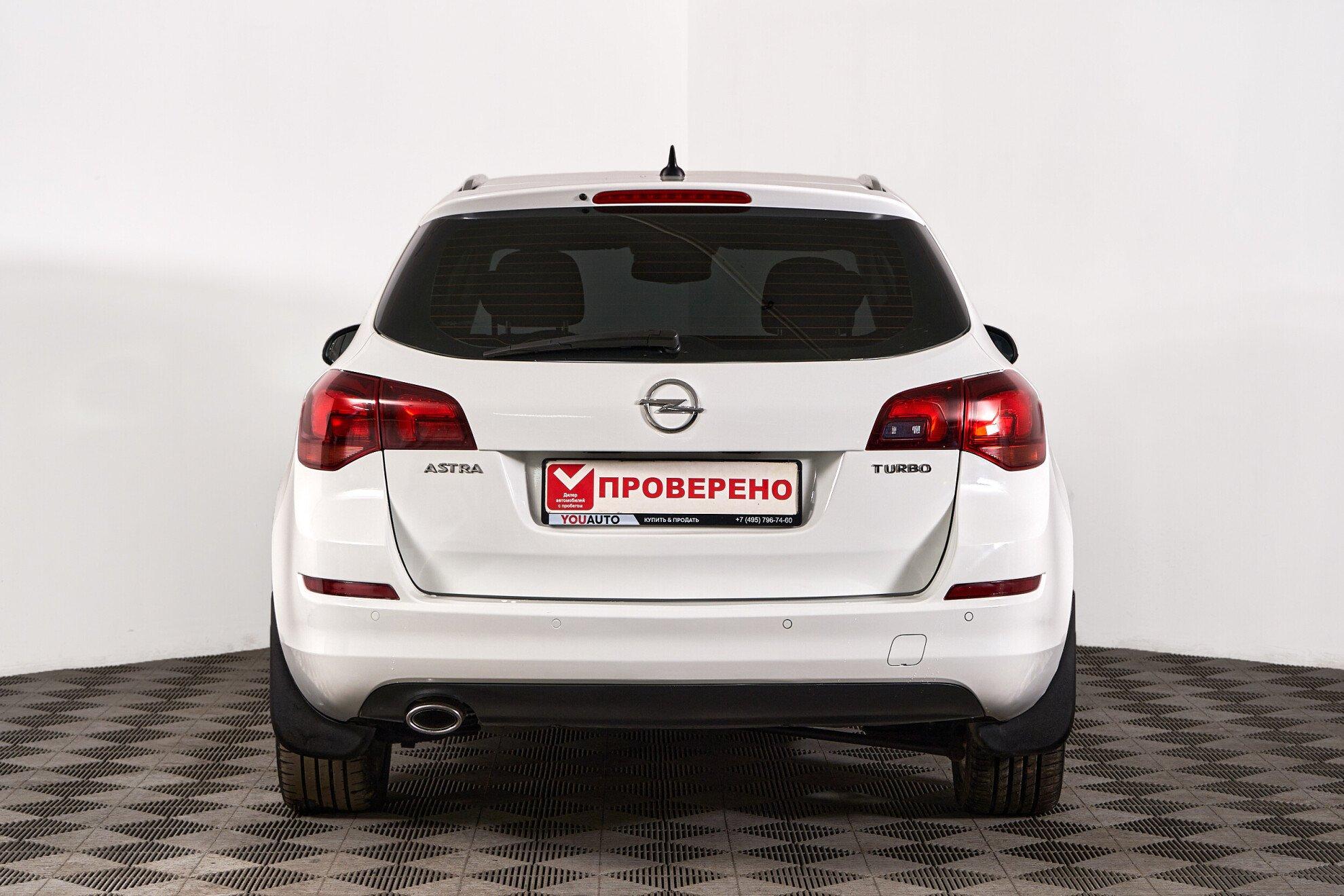 Opel Astra 2011, белый