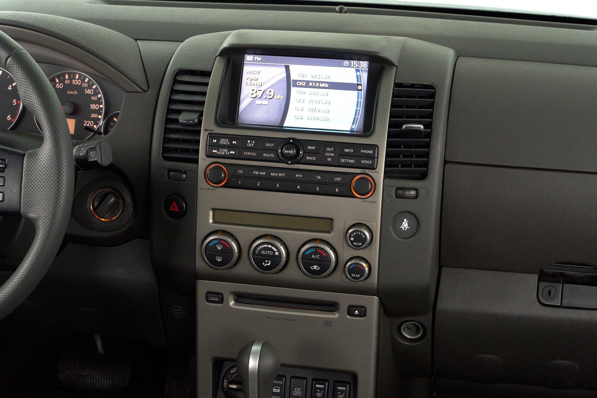 Nissan Pathfinder 2009, серебряный